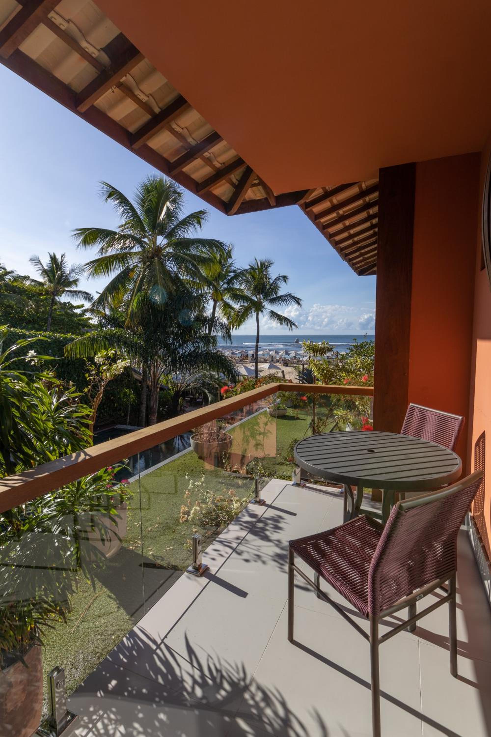 Deluxe Master Room with Side Sea View and Bathtub photo 2