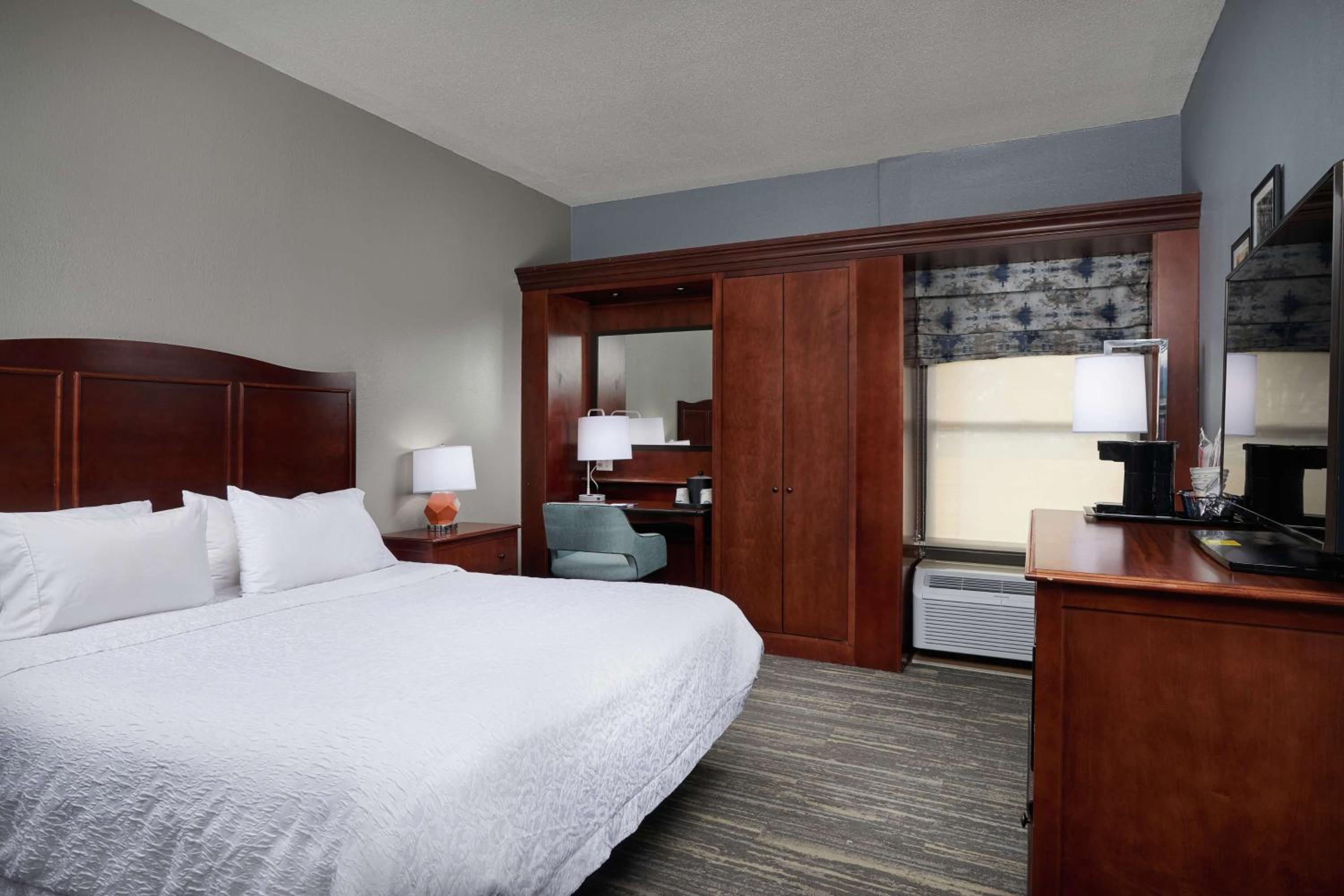 King Room - Mobility Access/Non-Smoking - Photo 1