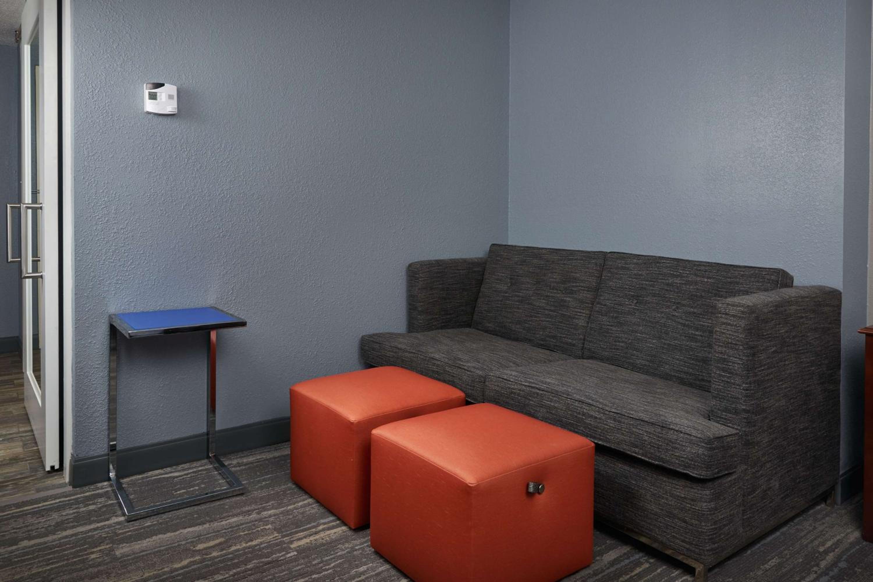 King Room with Sofa Bed - Non-Smoking - Photo 1