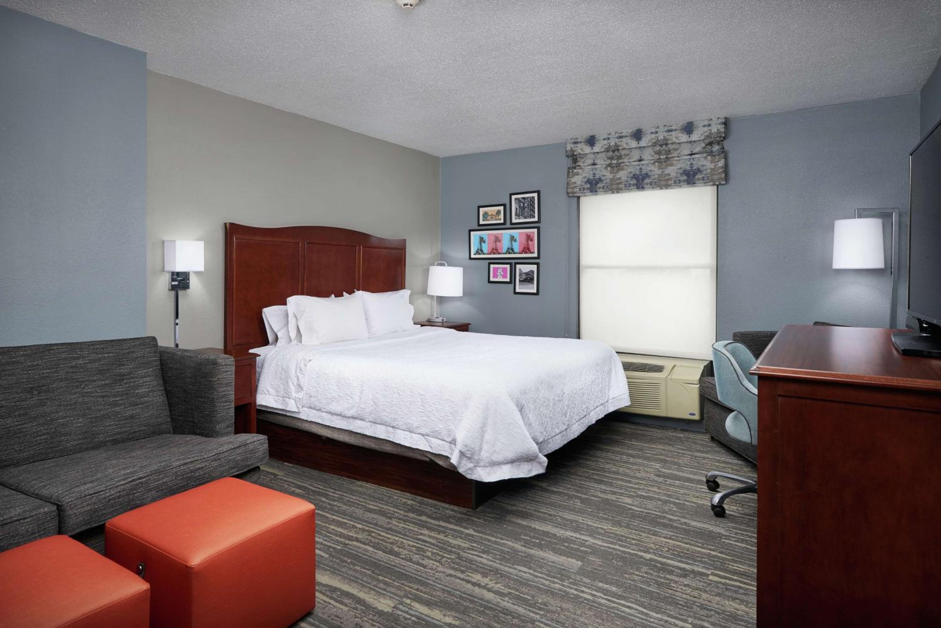 King Room with Sofa Bed - Non-Smoking - Photo 2