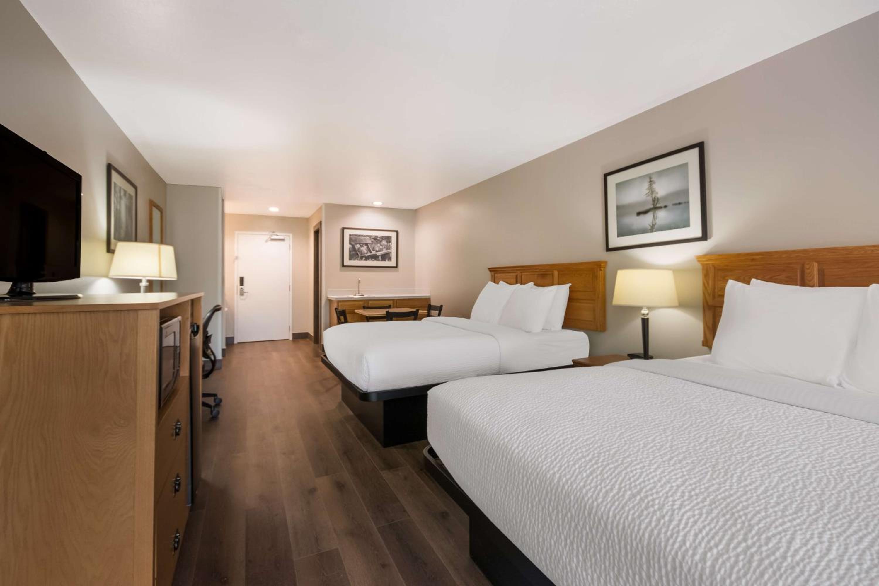 Queen Suite with Two Queen Beds - Non-Smoking - Photo 1