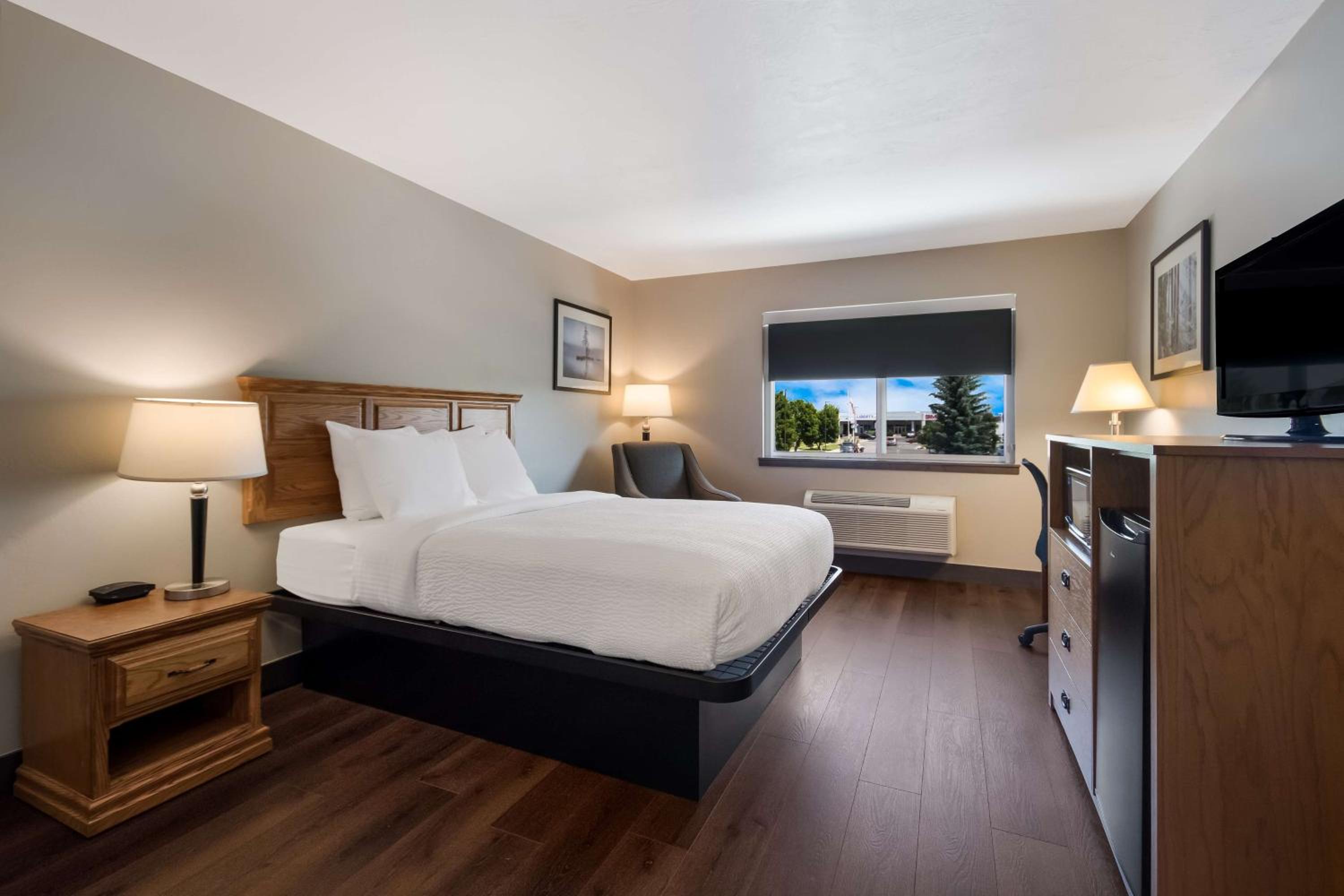 King Room - Non-Smoking - Photo 1