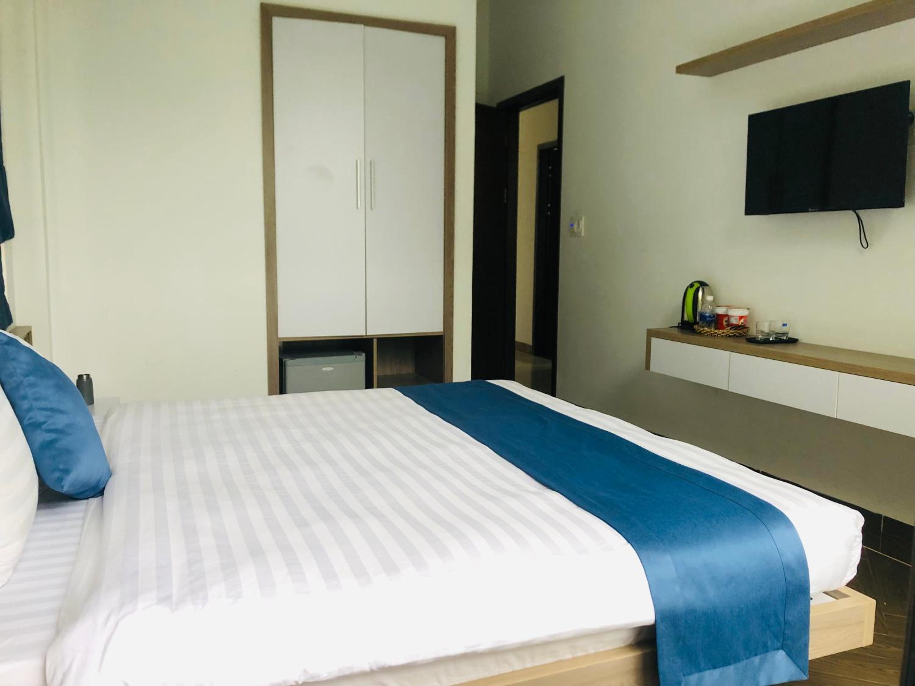Double Room with Balcony - Photo 2
