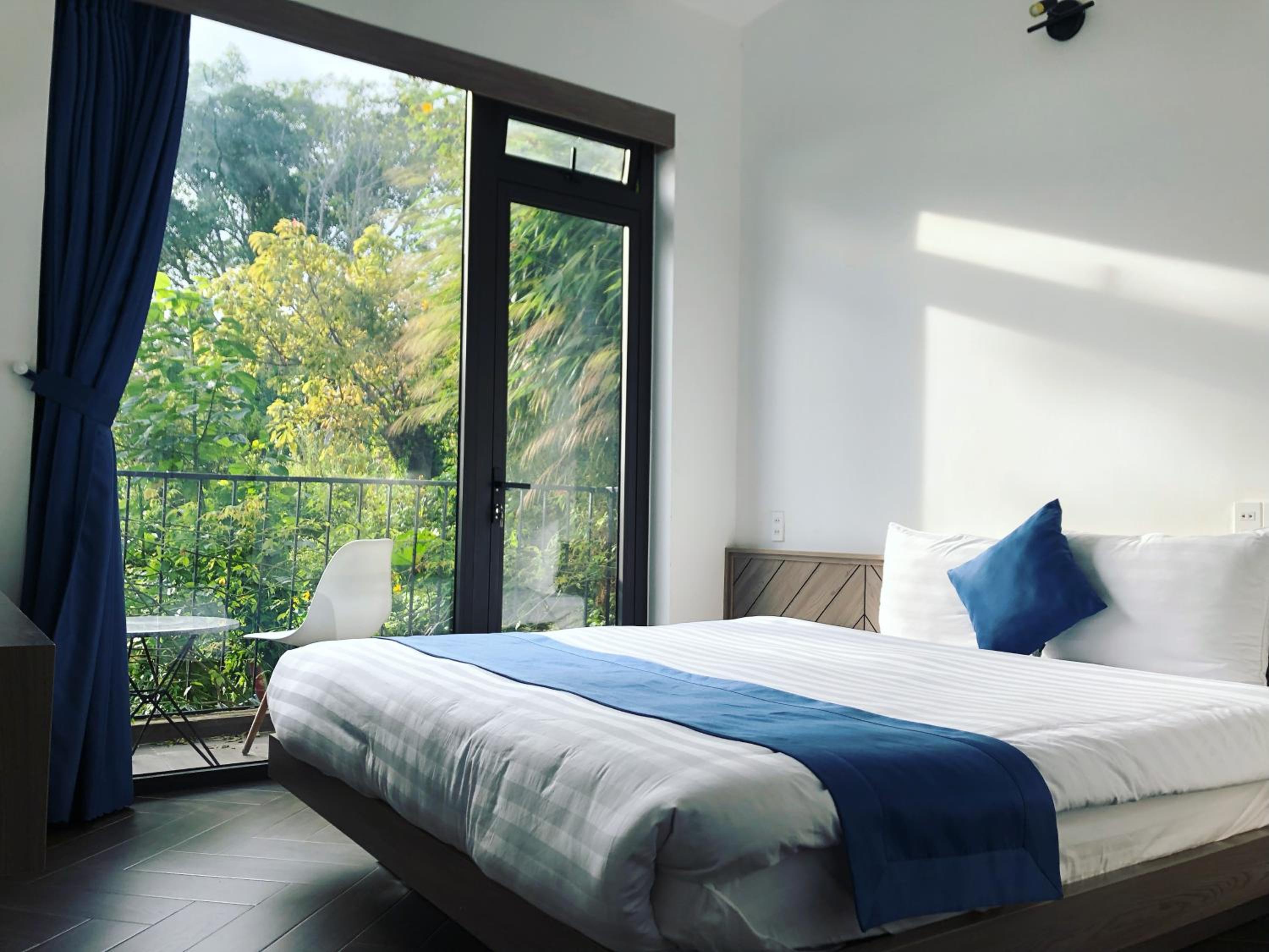 Double Room with Balcony - Photo 3