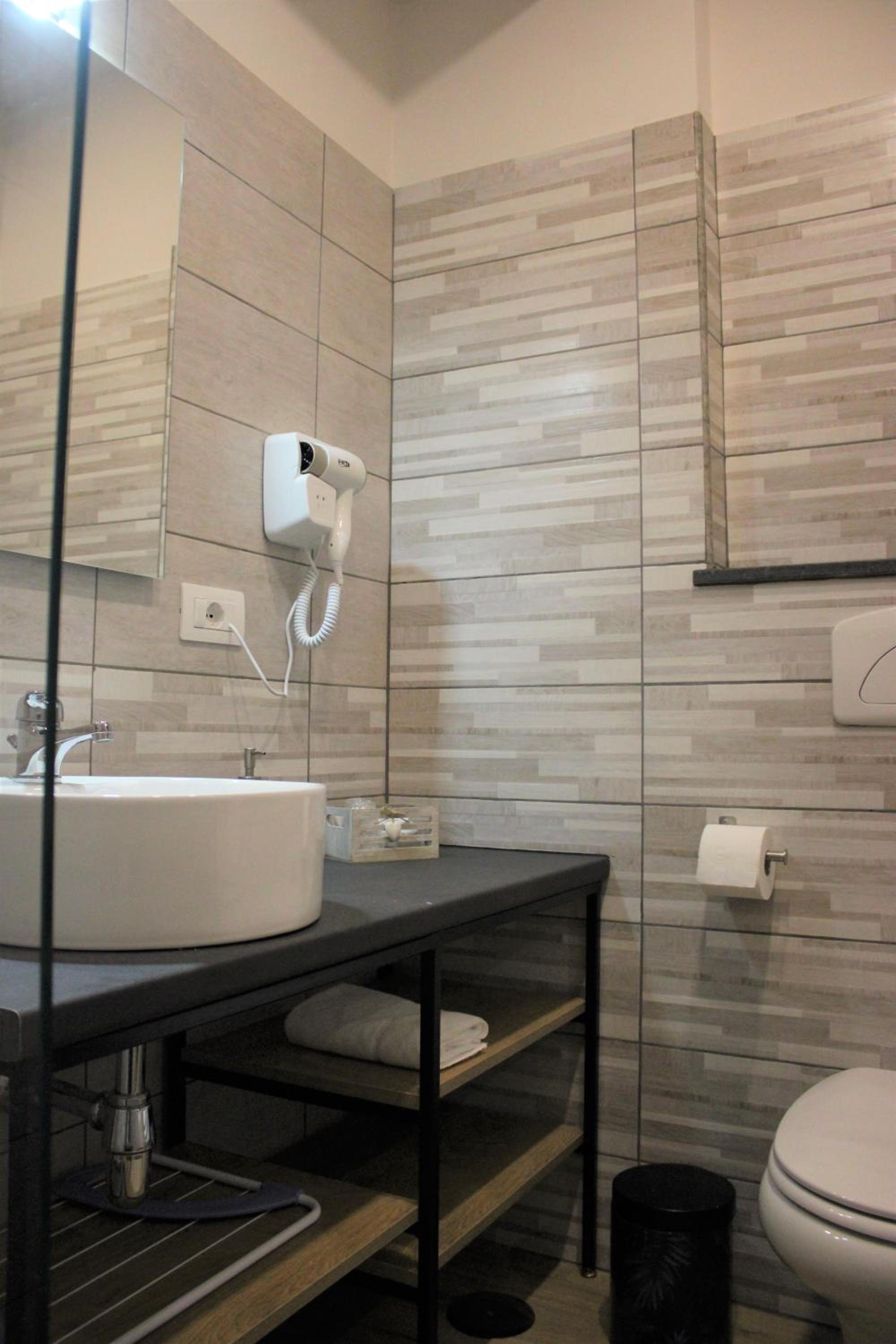 Single Room with Private Bathroom photo 3