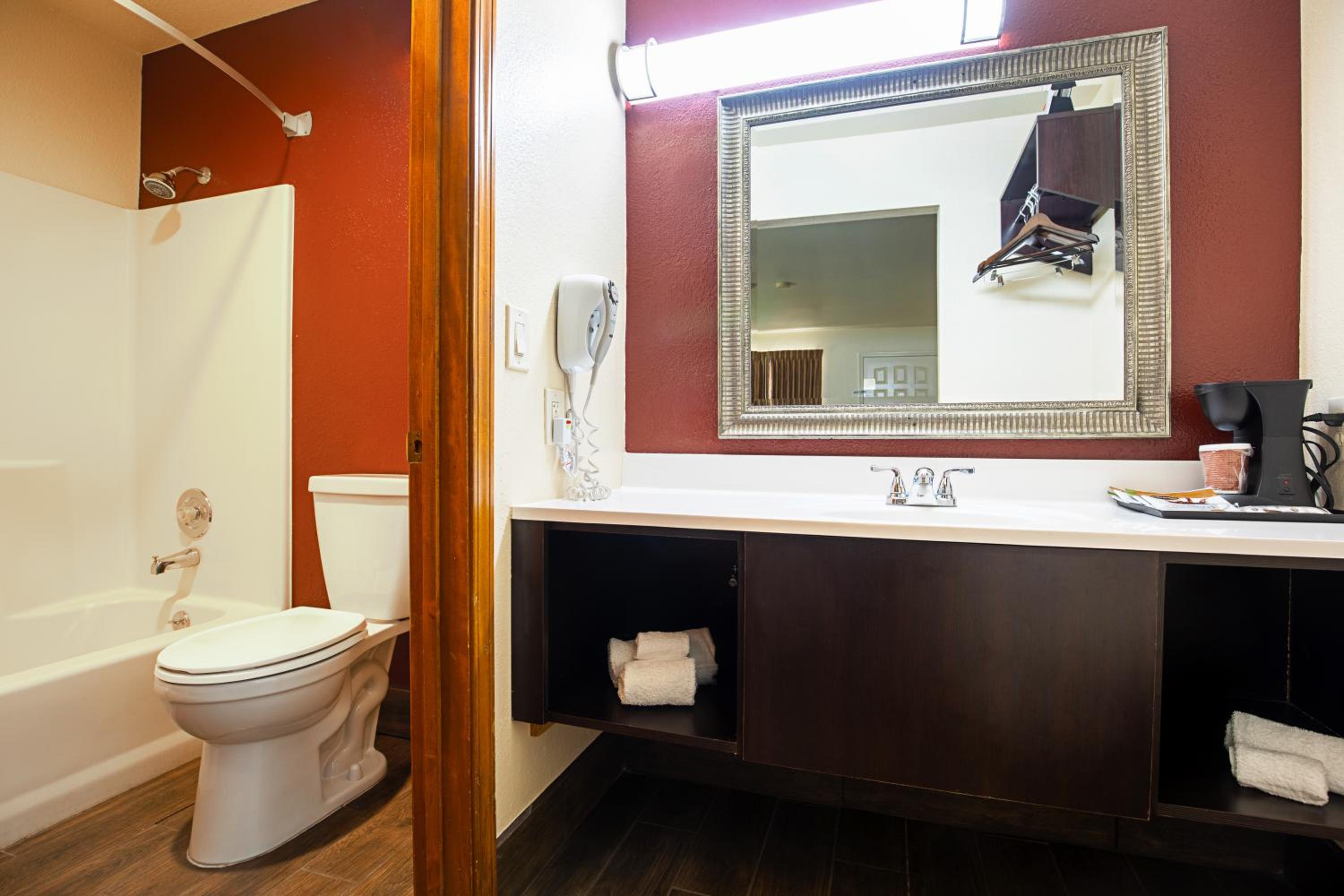 Superior King Room Smoke-Free - Photo 6