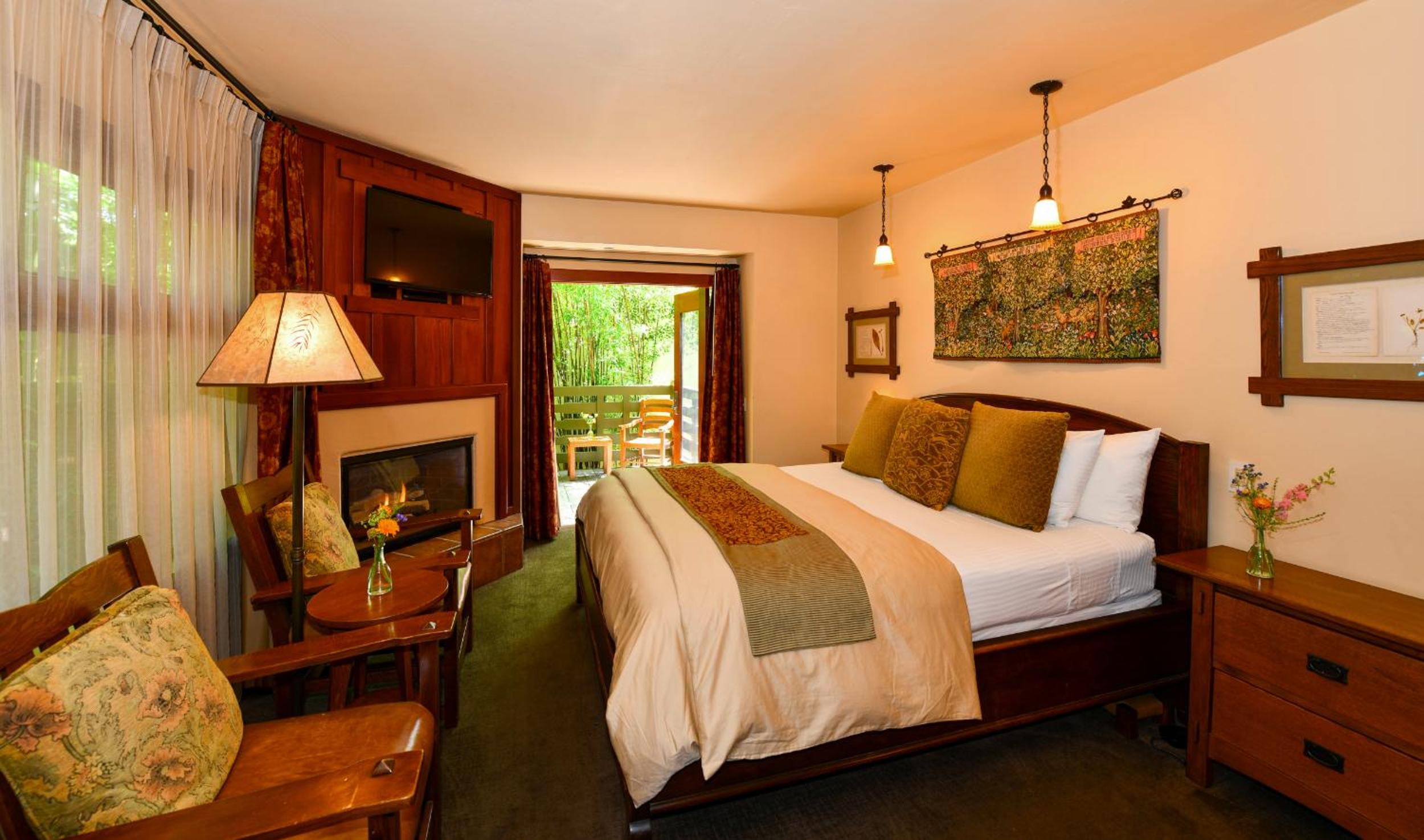 Deluxe King Room photo 1