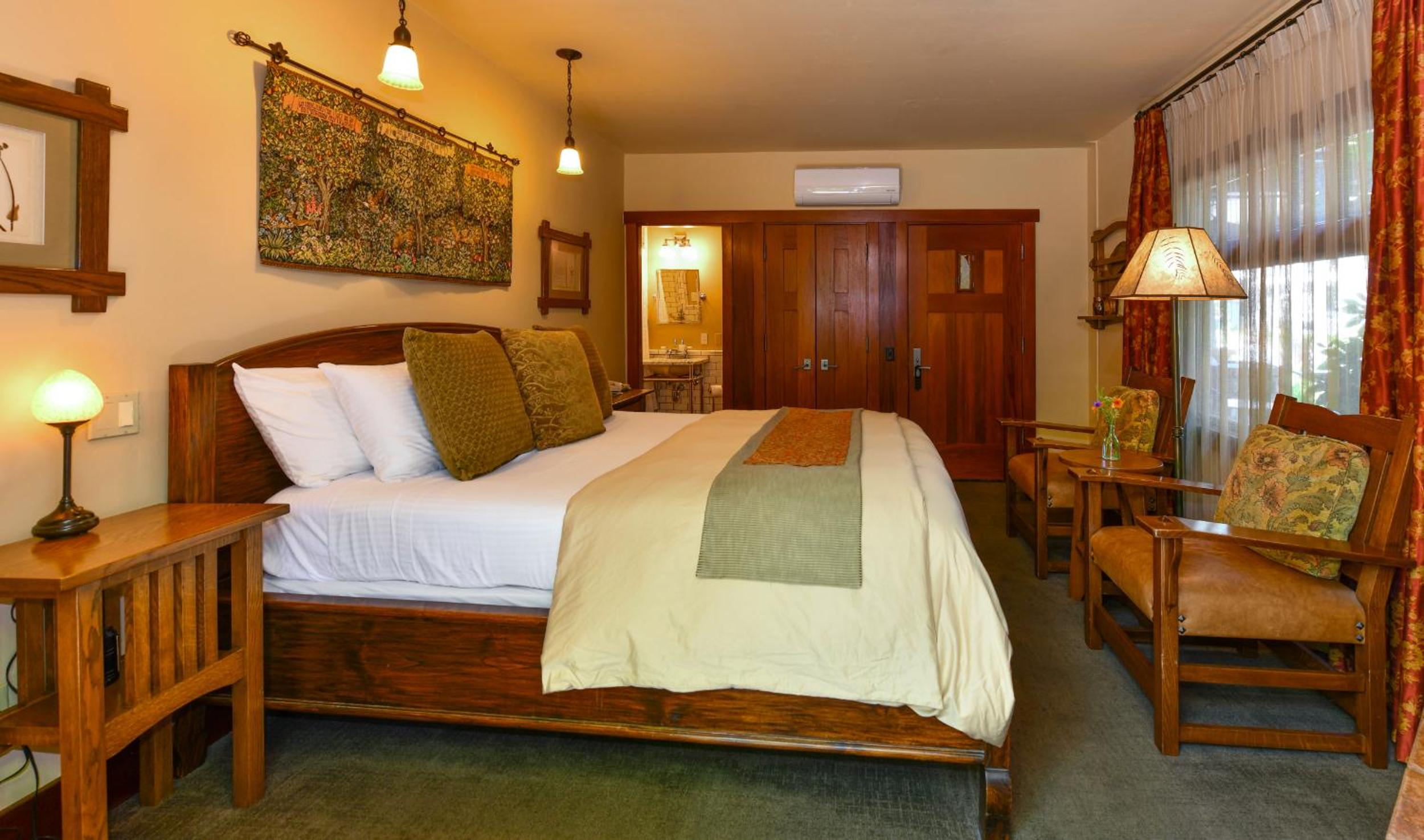 Deluxe King Room photo 2