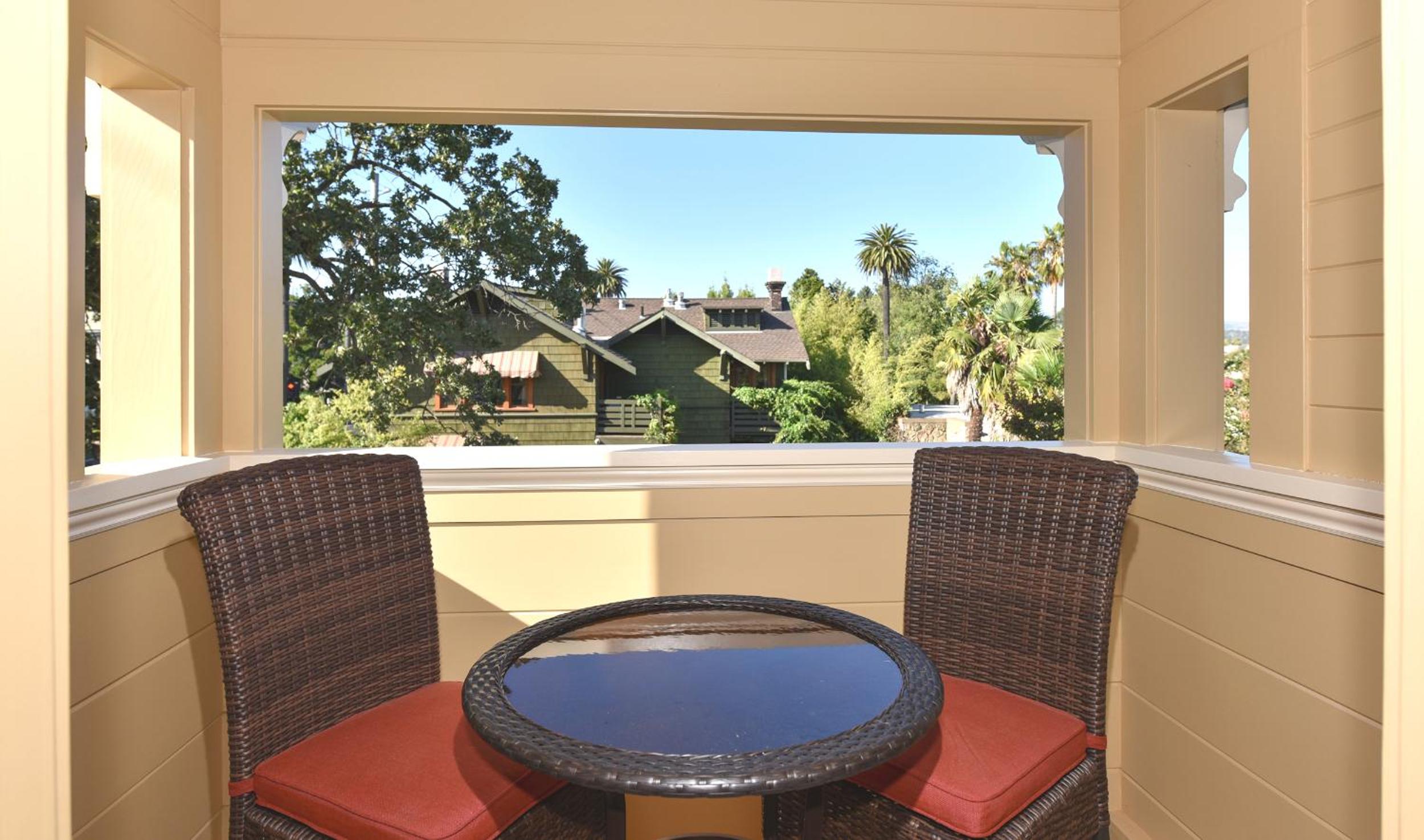 Deluxe King Suite photo 3