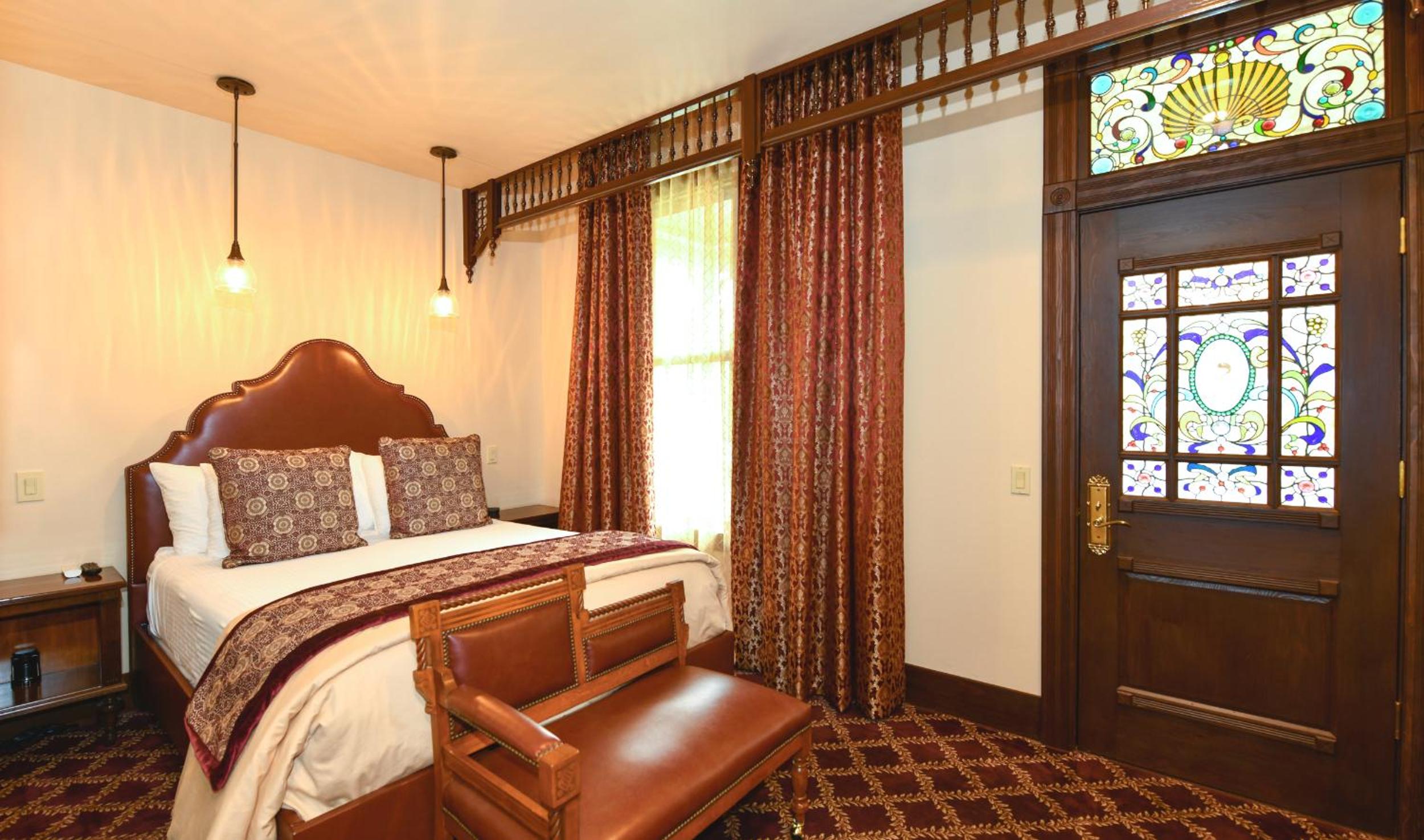 Queen Room with Balcony photo 1