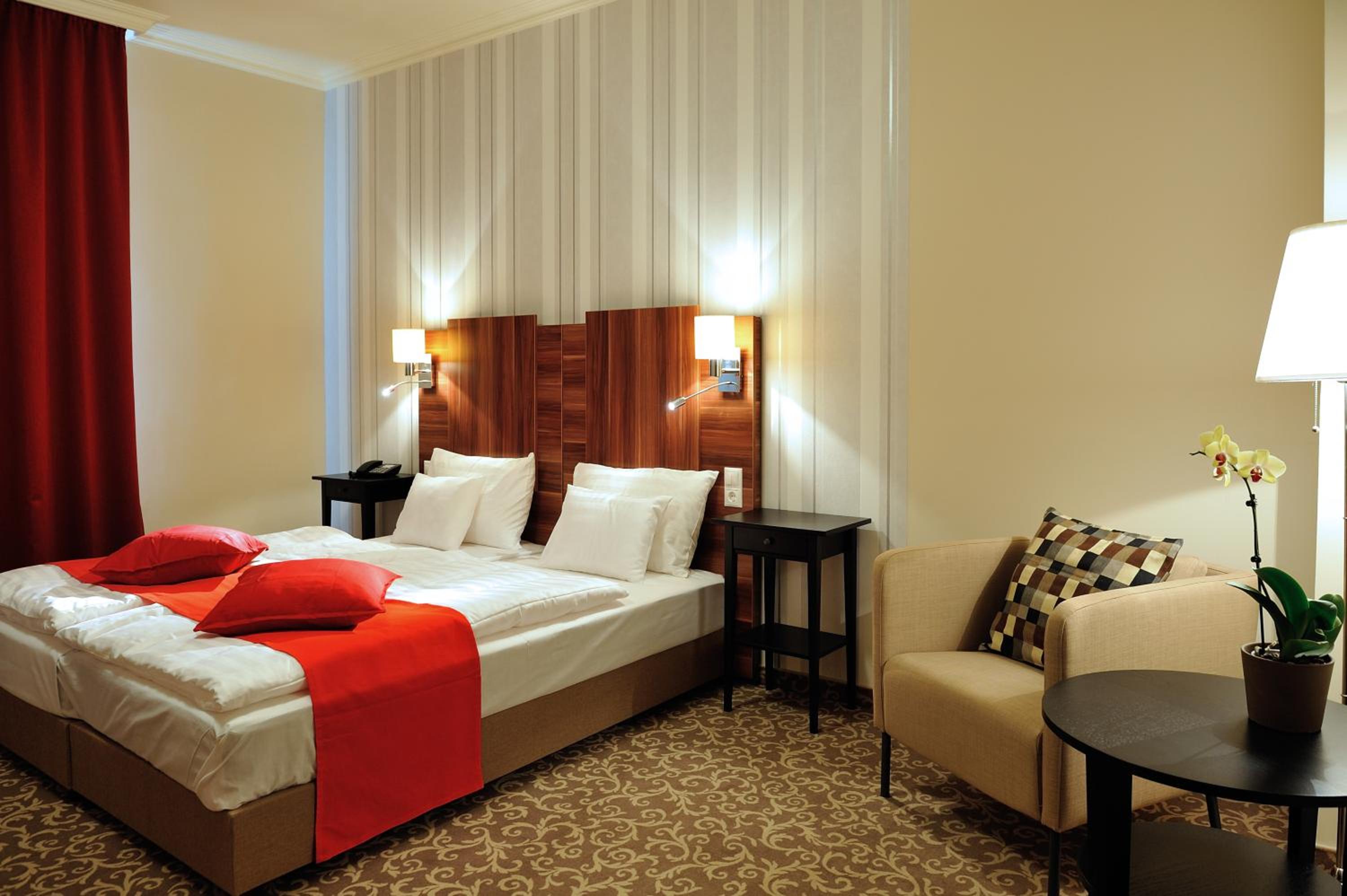 Deluxe Double Room with Shower - Photo 1