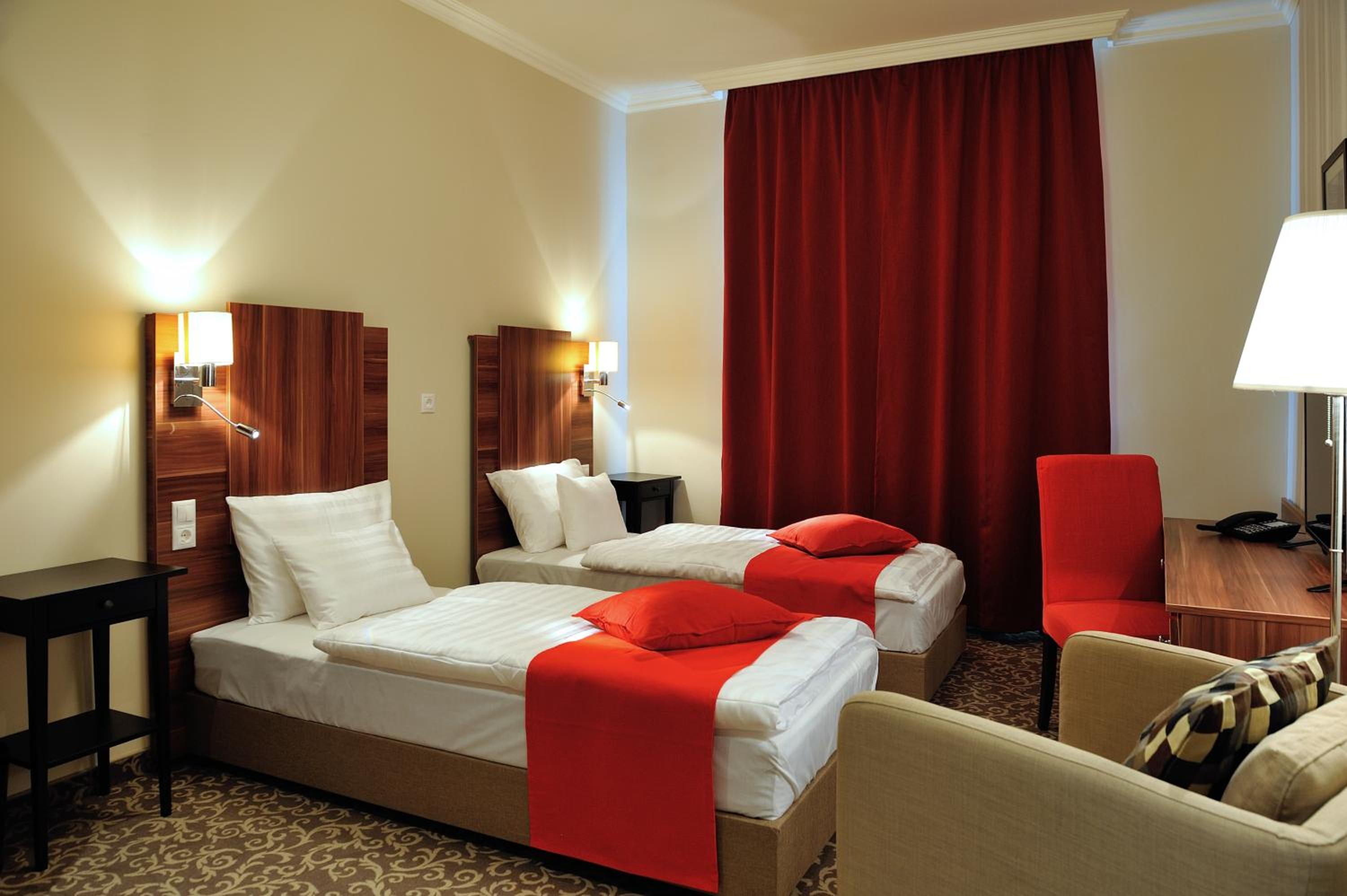 Deluxe Double Room with Shower - Photo 2