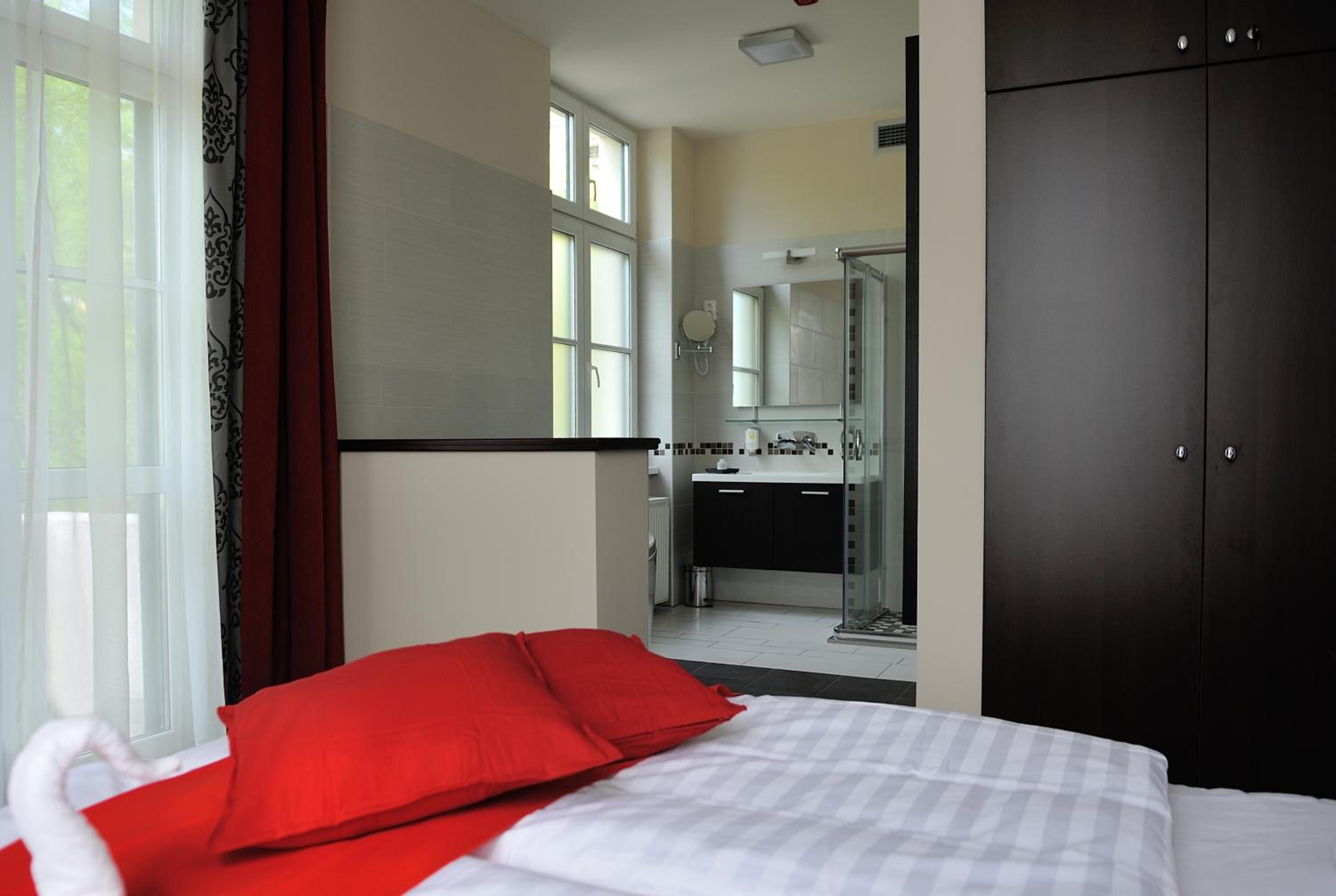 Suite - Photo 2