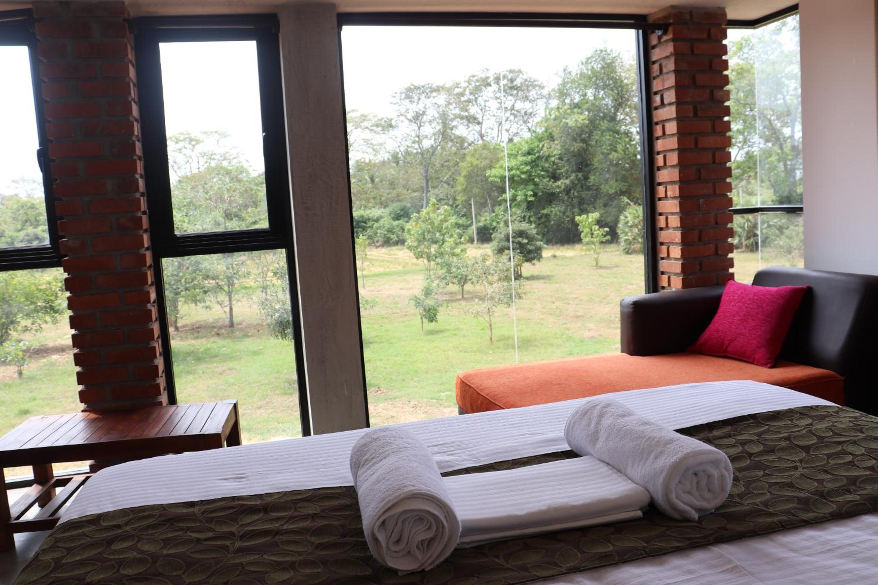 Deluxe Double Room with Balcony photo 3