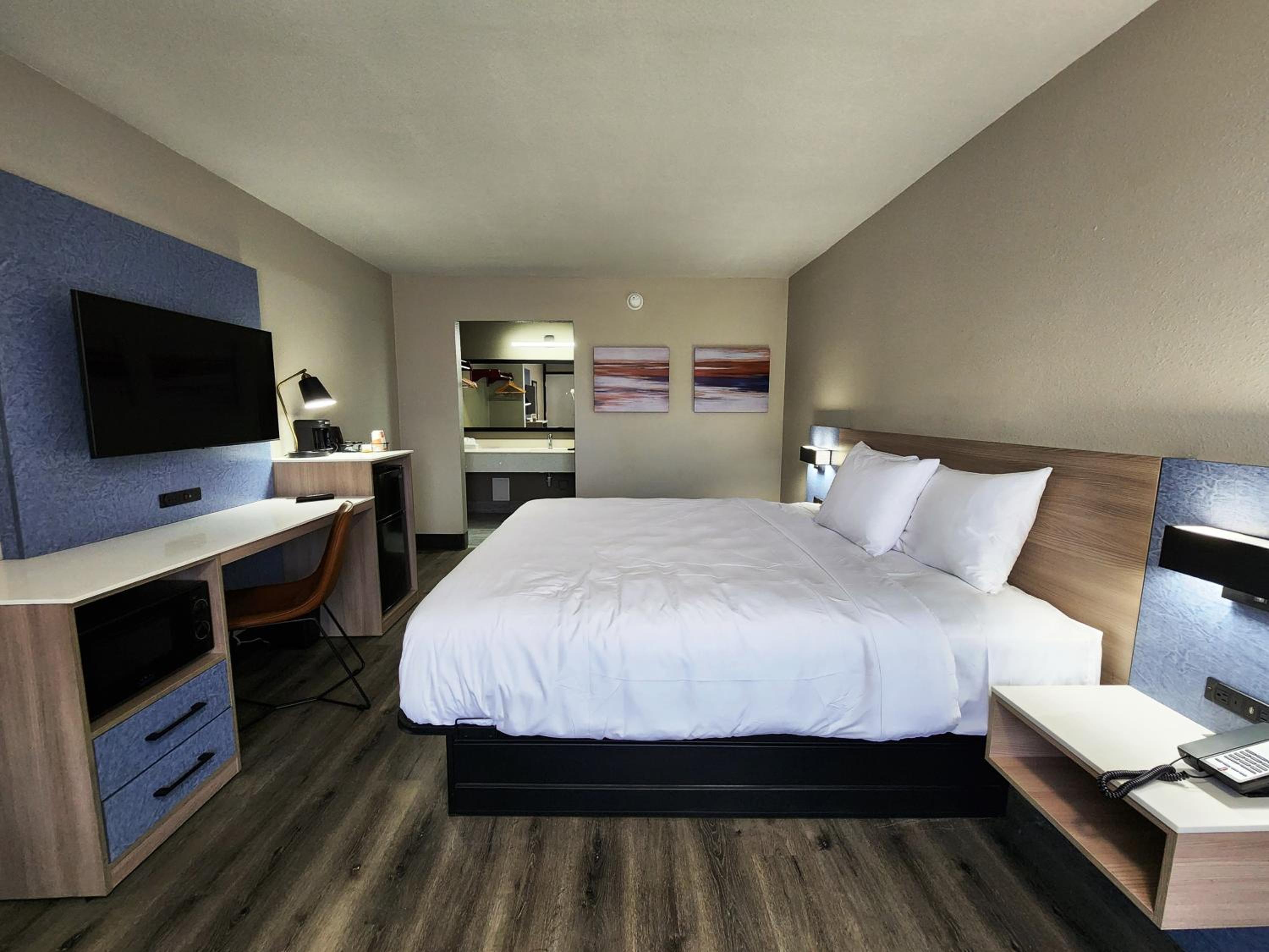 Deluxe King Room