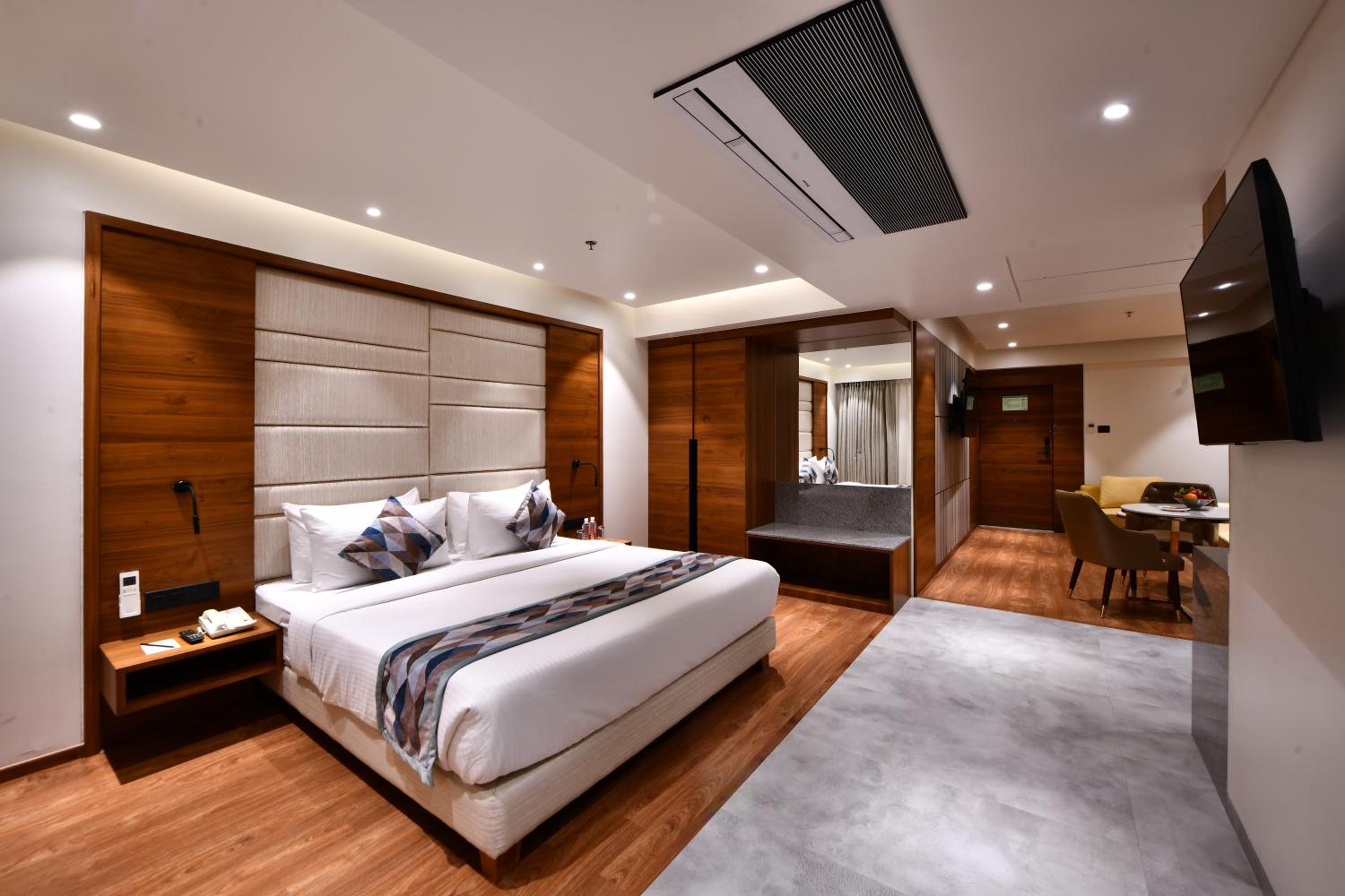 Orchid Suite with Kitchenette