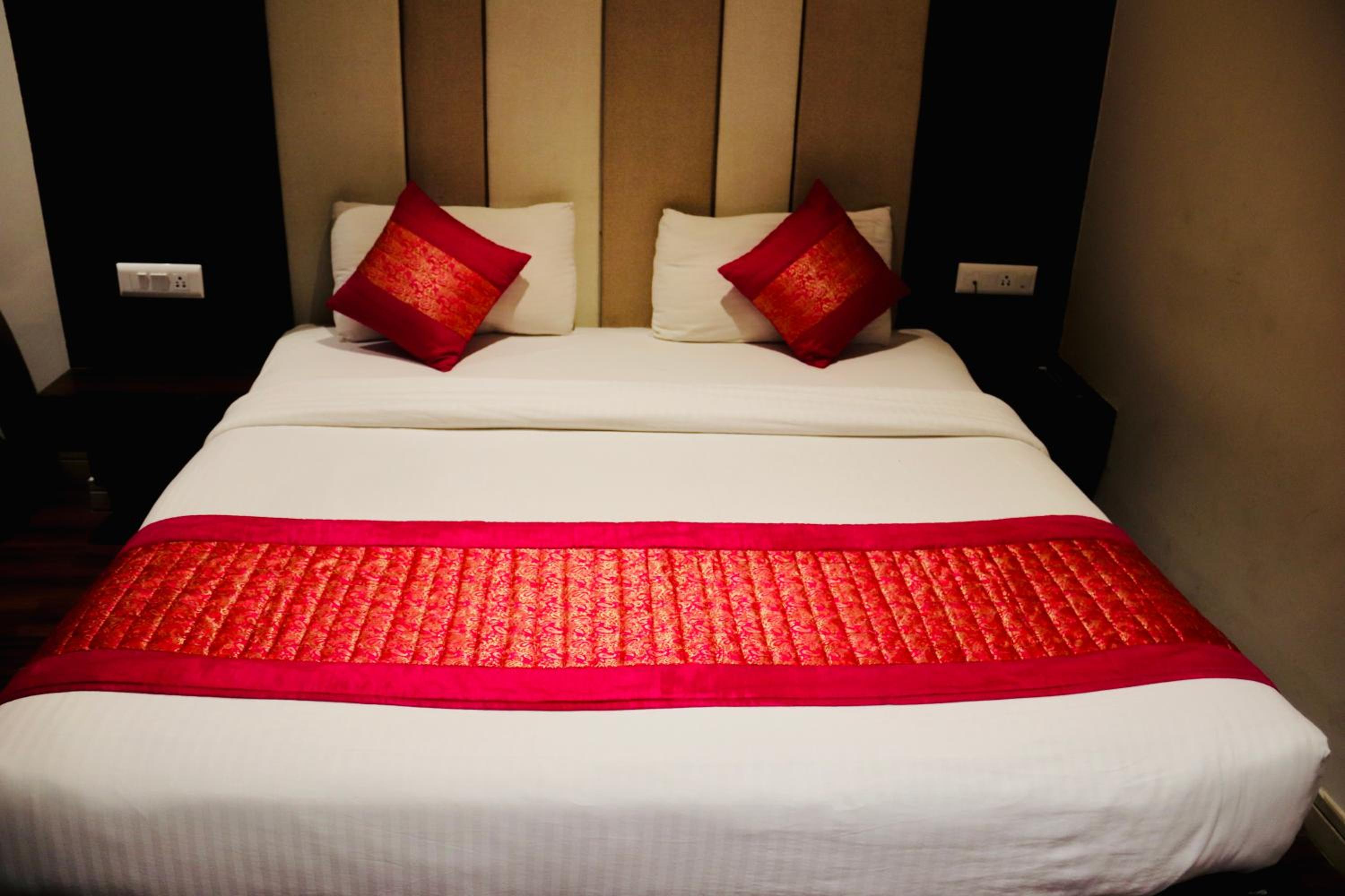 Deluxe Double Room - Photo 12