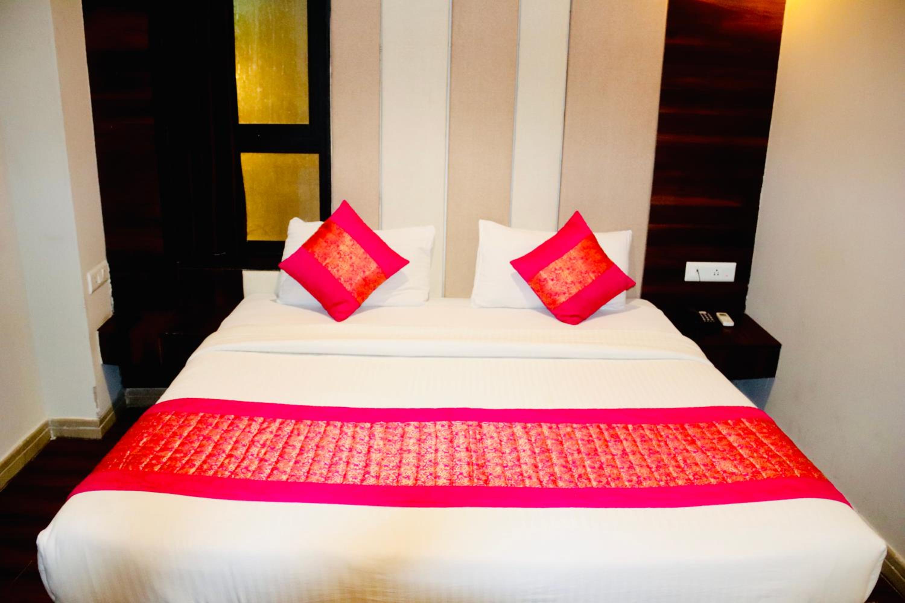 Deluxe Double Room - Photo 8