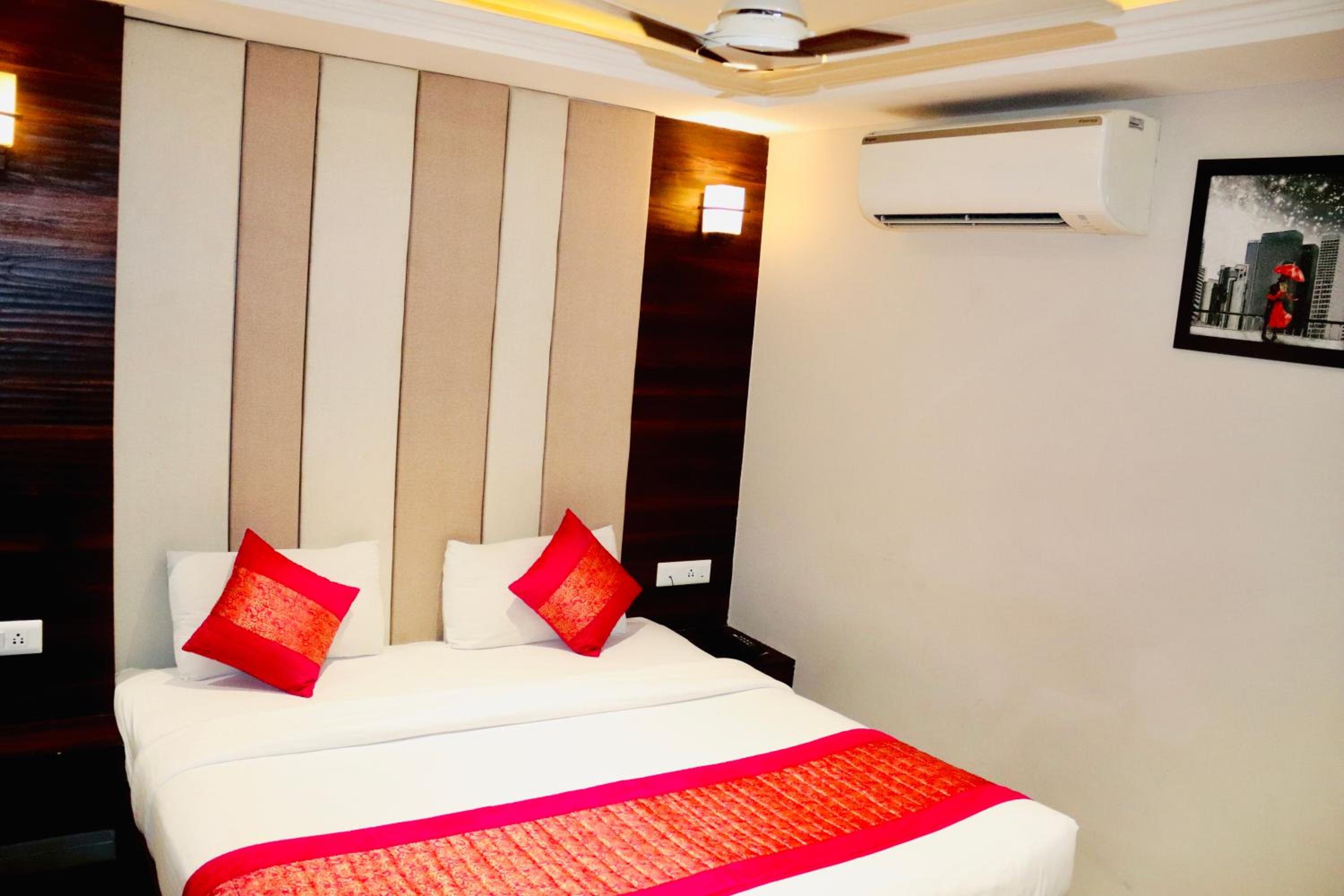 Deluxe Double Room - Photo 9