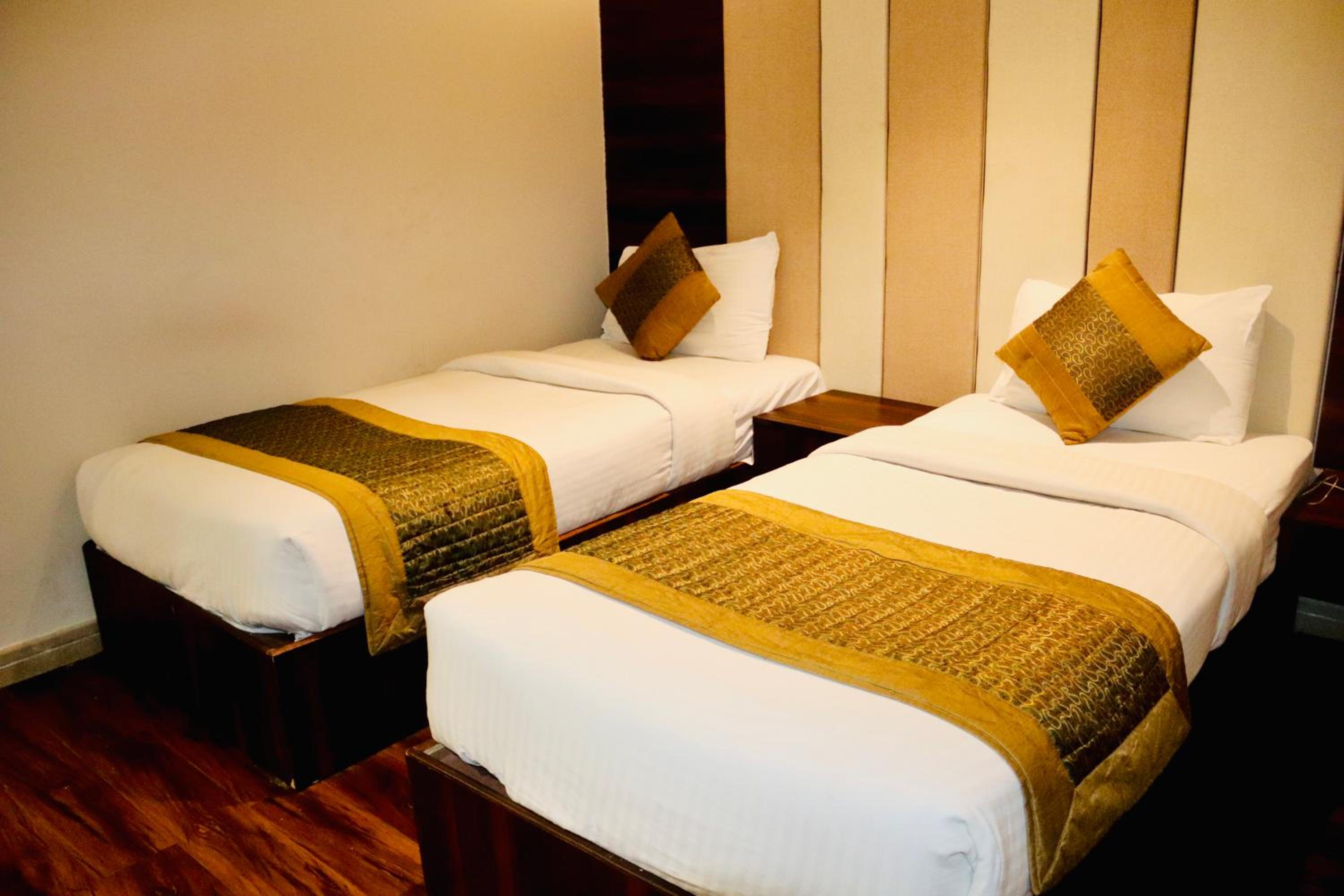 Deluxe Double Room - Photo 13