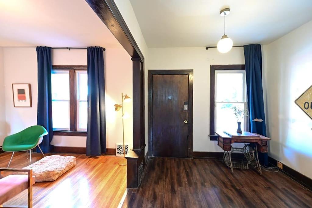 Three-Bedroom House photo 2