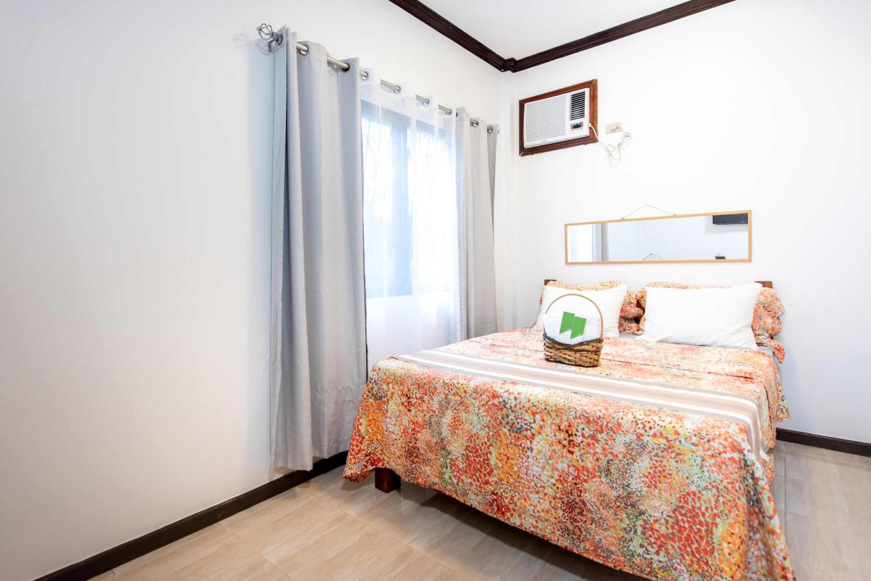 Queen Room - Disability Access photo 3