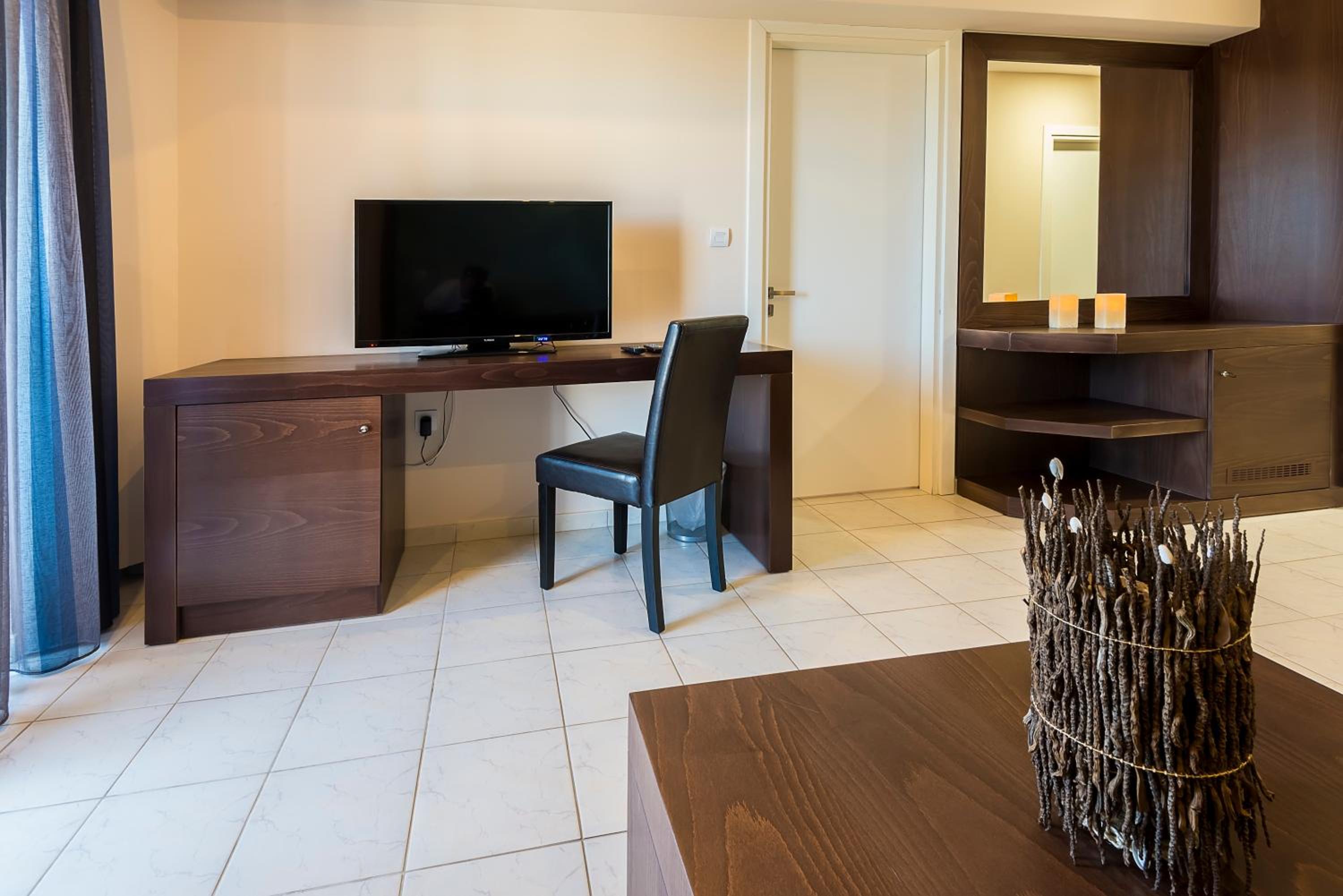 Junior Suite with Balcony photo 2