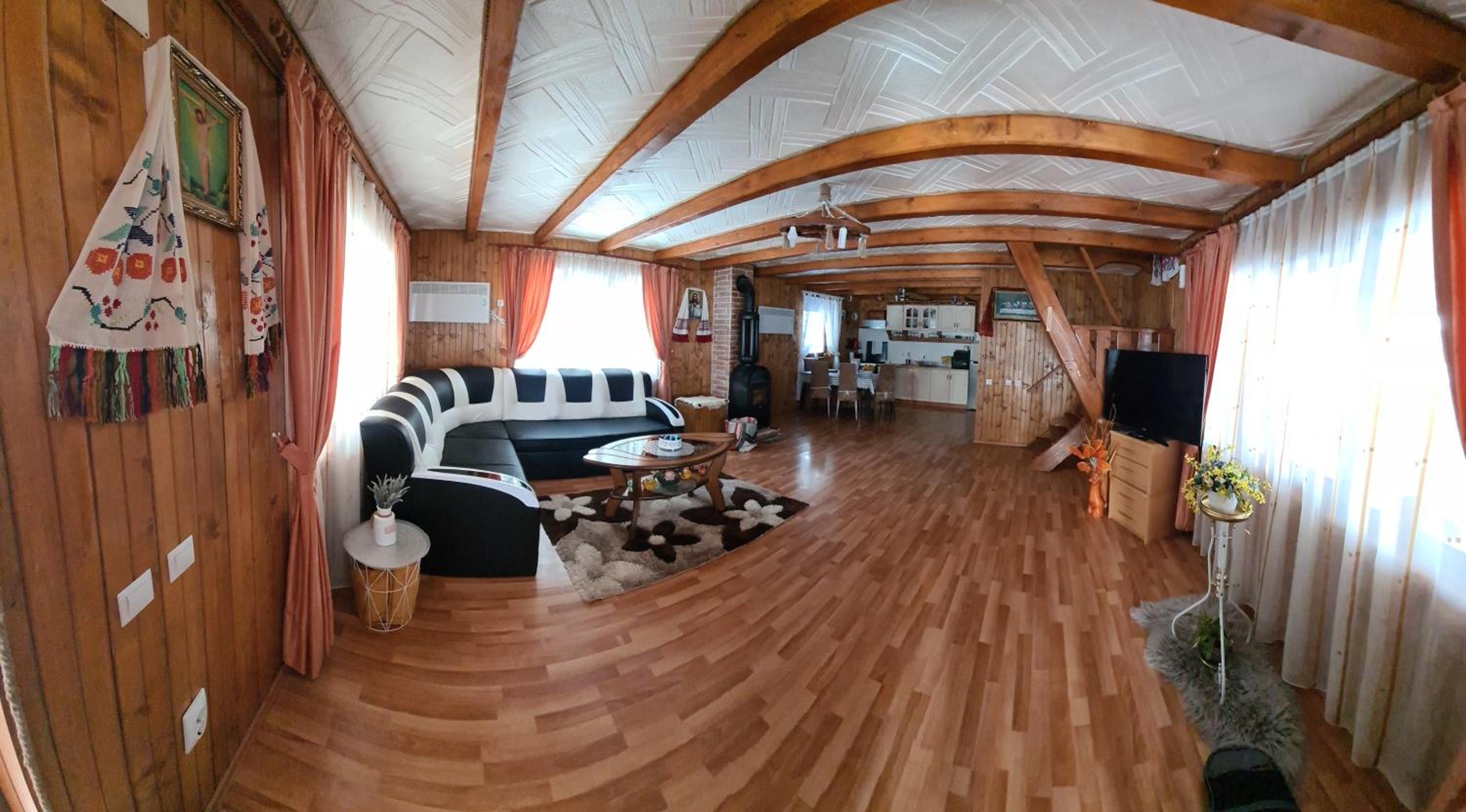 Four-Bedroom House photo 2