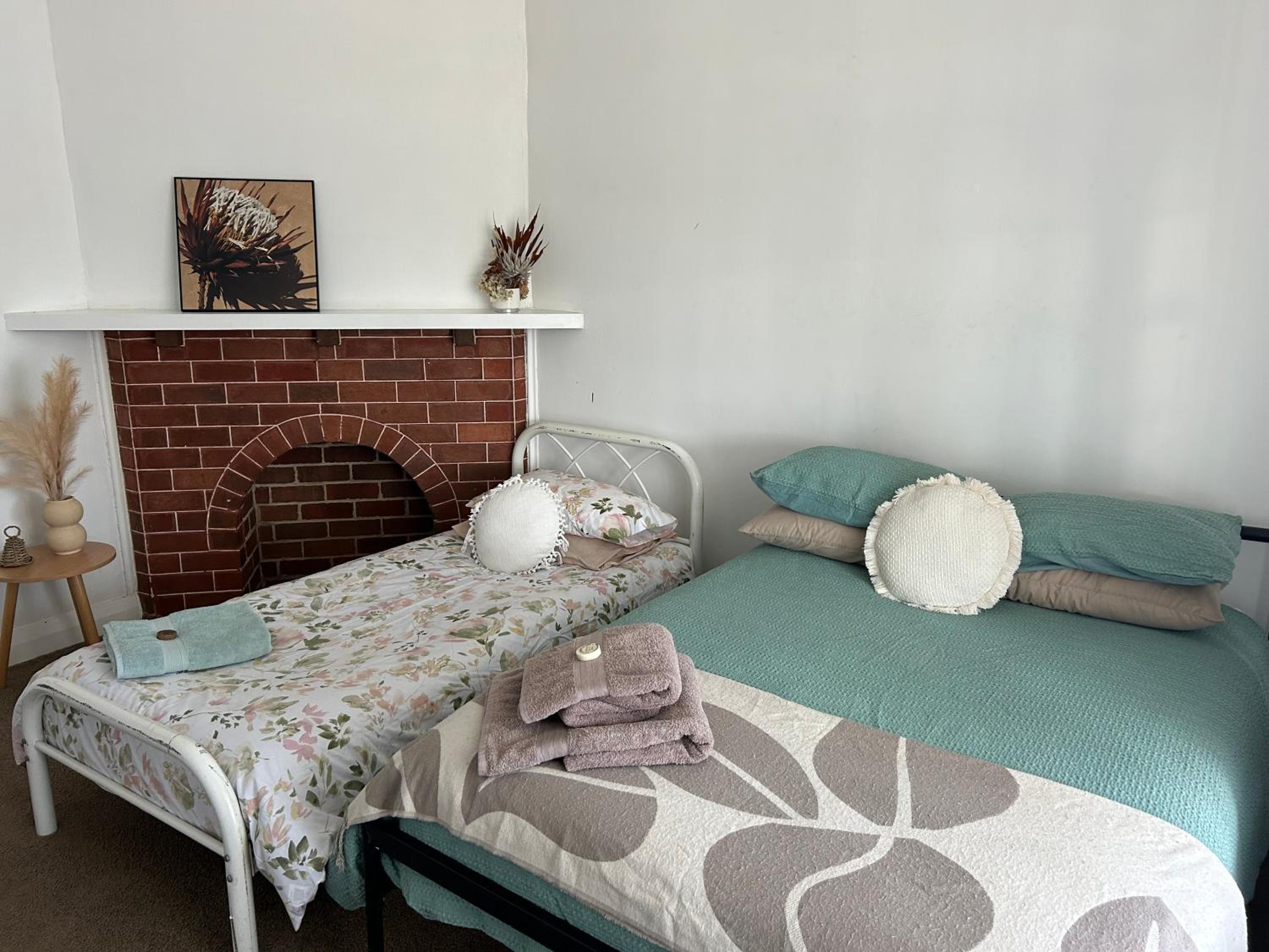 Five-Bedroom House photo 1