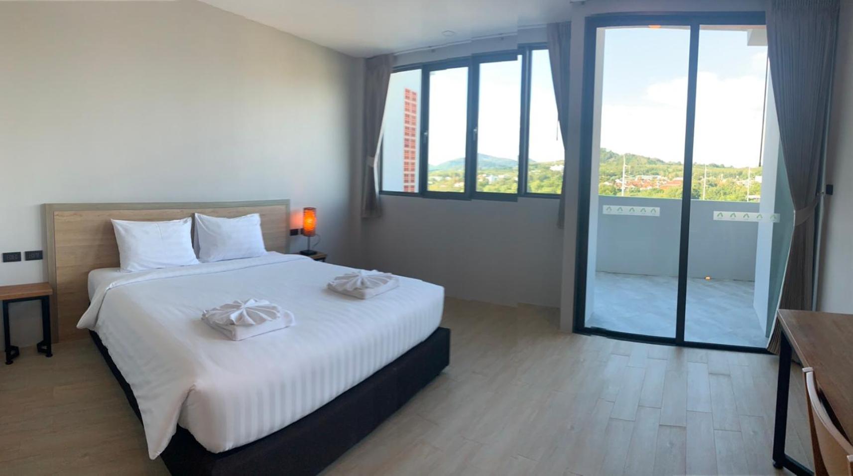 Deluxe Double Room with Balcony photo 1