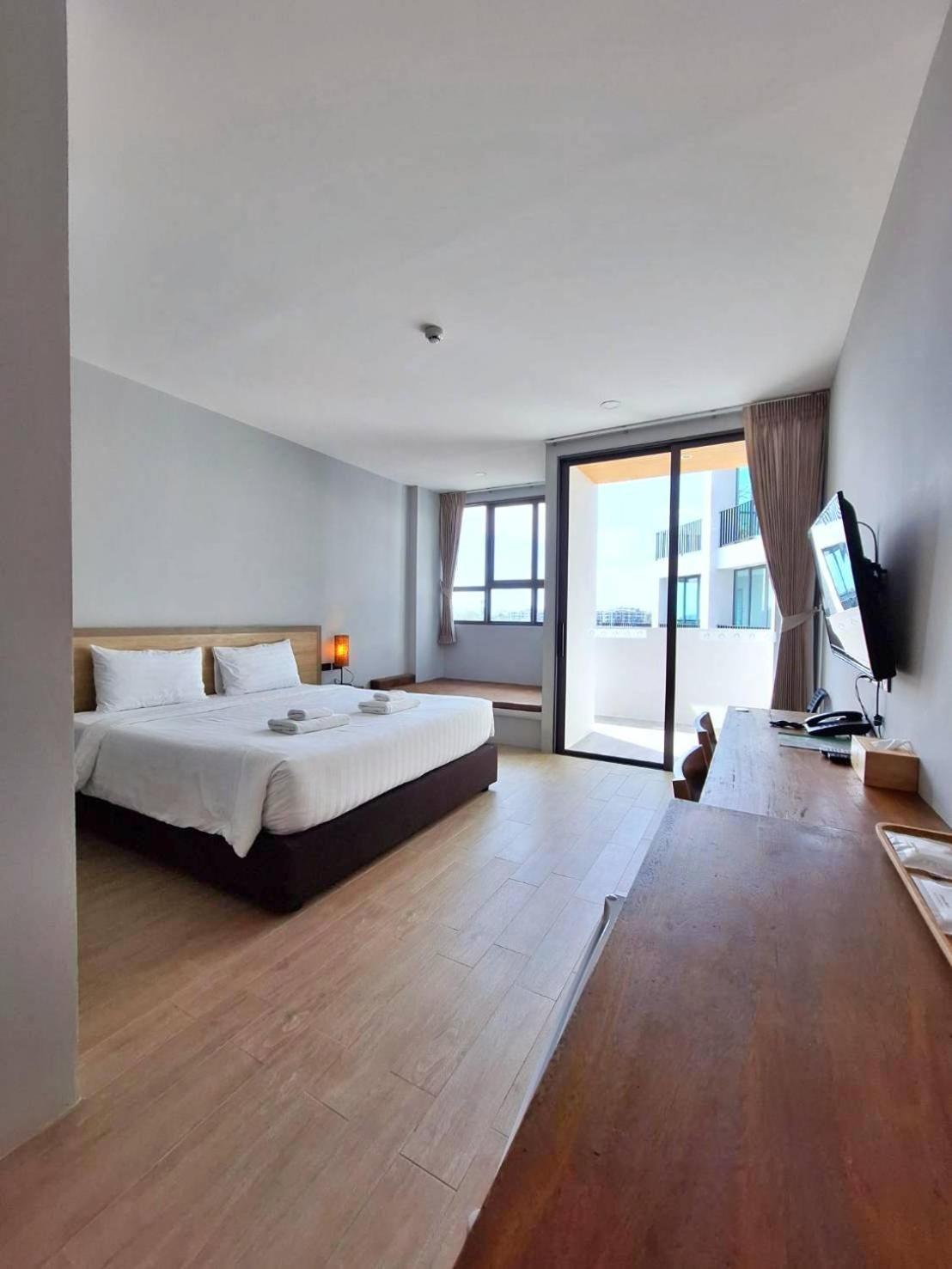 Double Room with Pool View - Photo 1