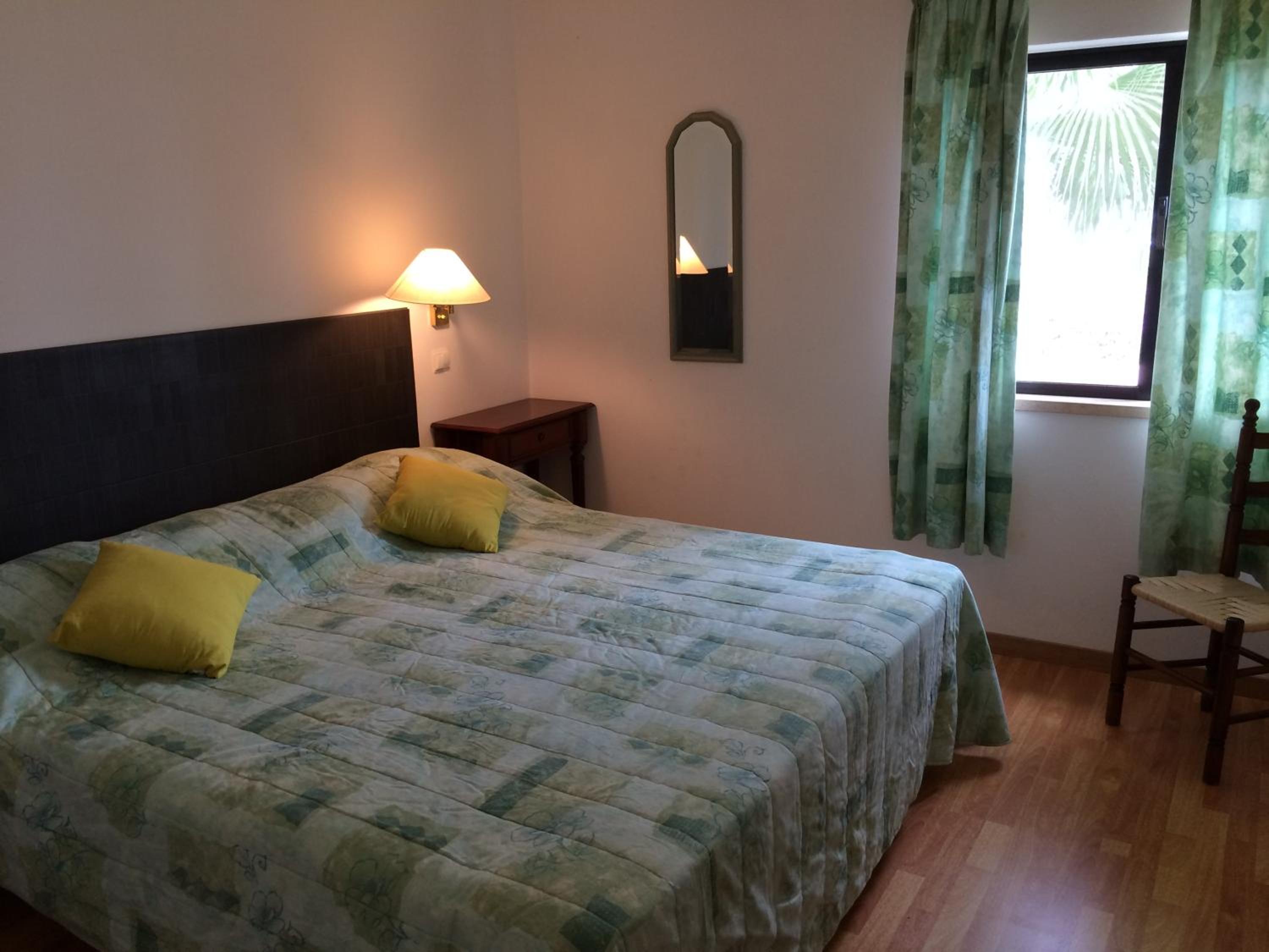 Two-Bedroom Apartment with Garden View photo 2