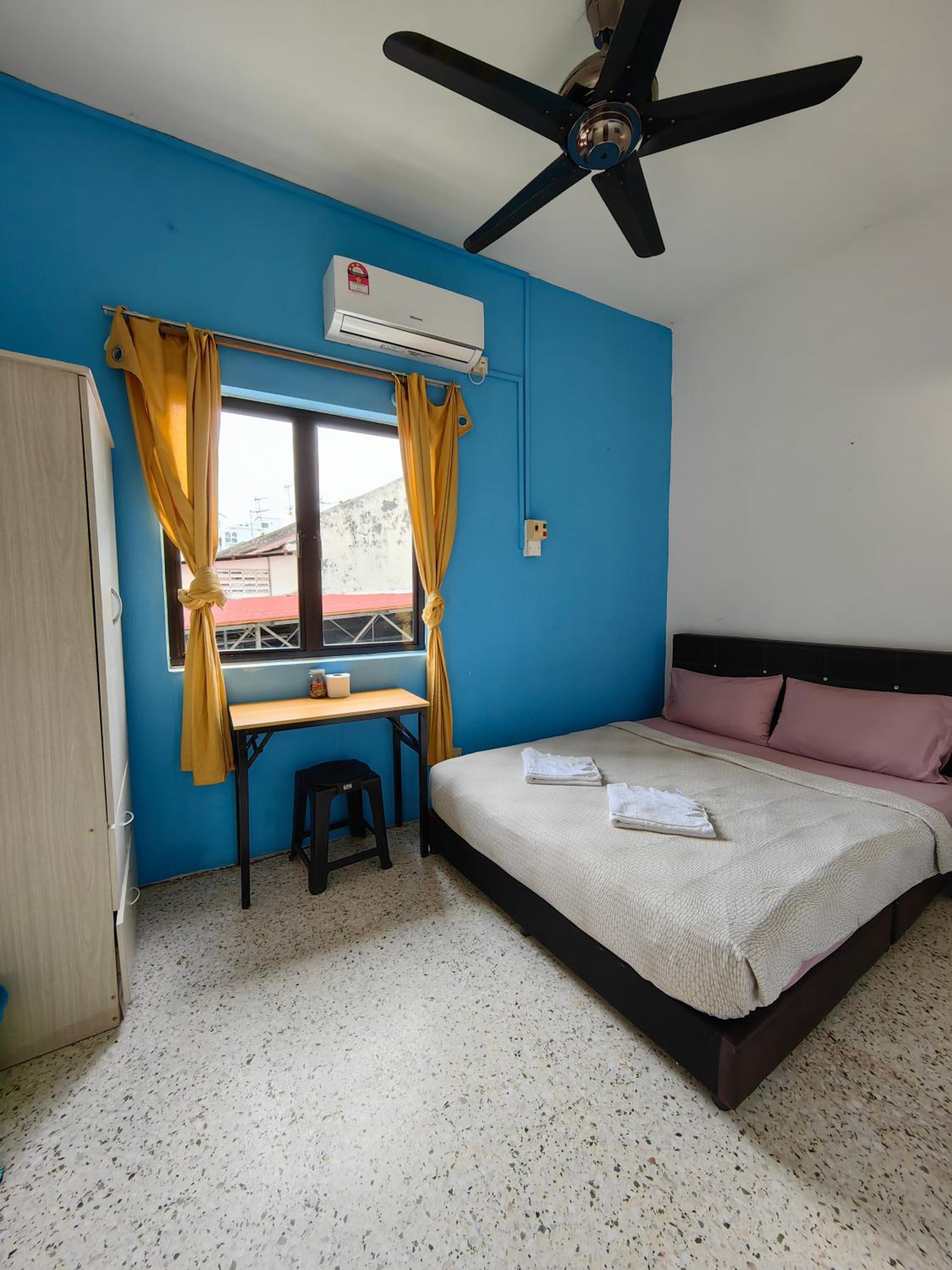 Standard Double Room with Shared Bathroom