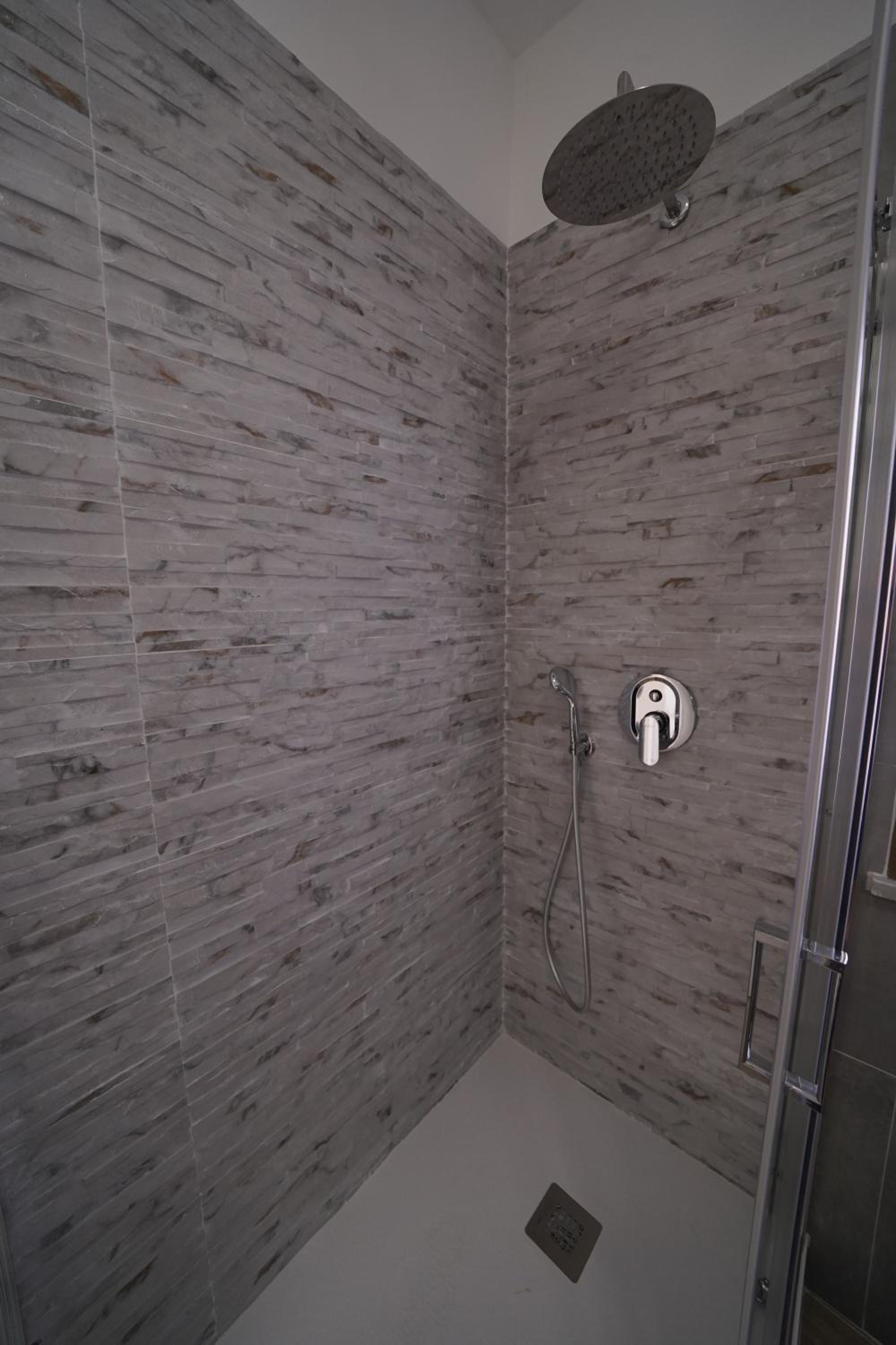 Apartment with Sea View - Photo 4