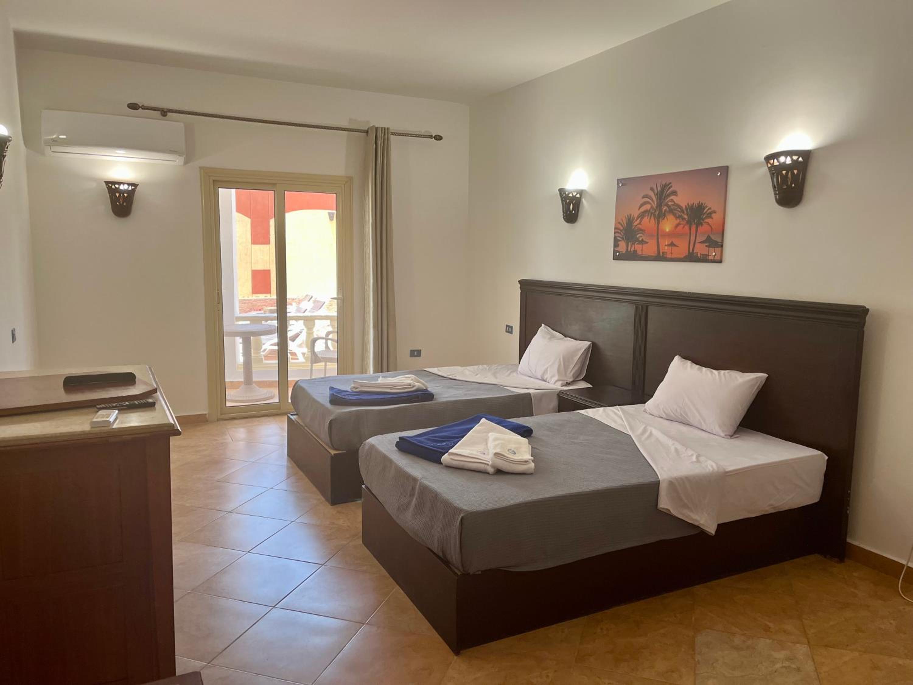 Habitación Doble o con Dos Camas con Vista a la Piscina