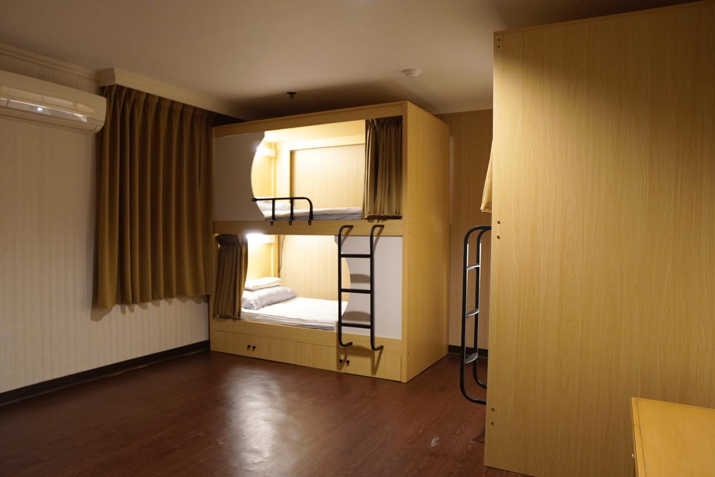 Bunk Bed in Female Dormitory Room   photo 3