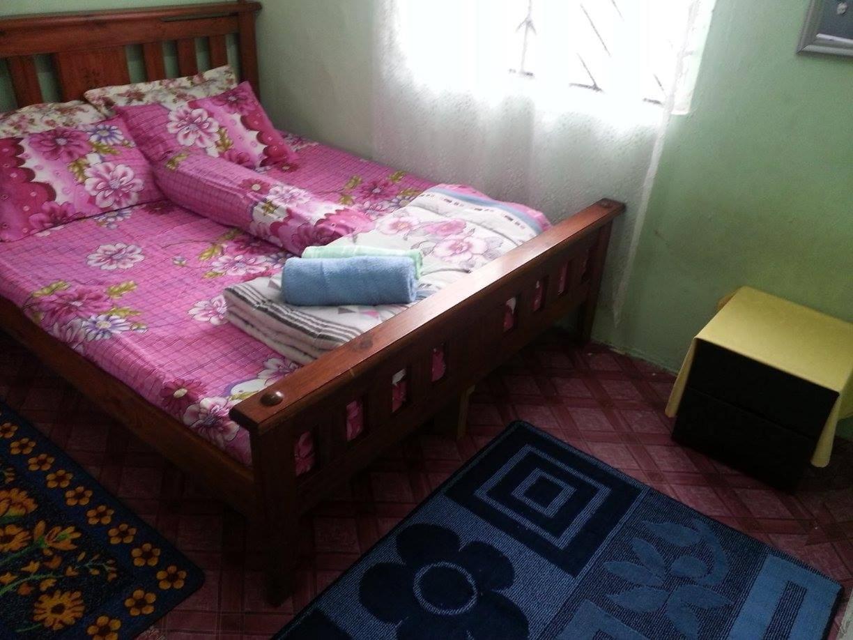 Three-Bedroom House photo 3
