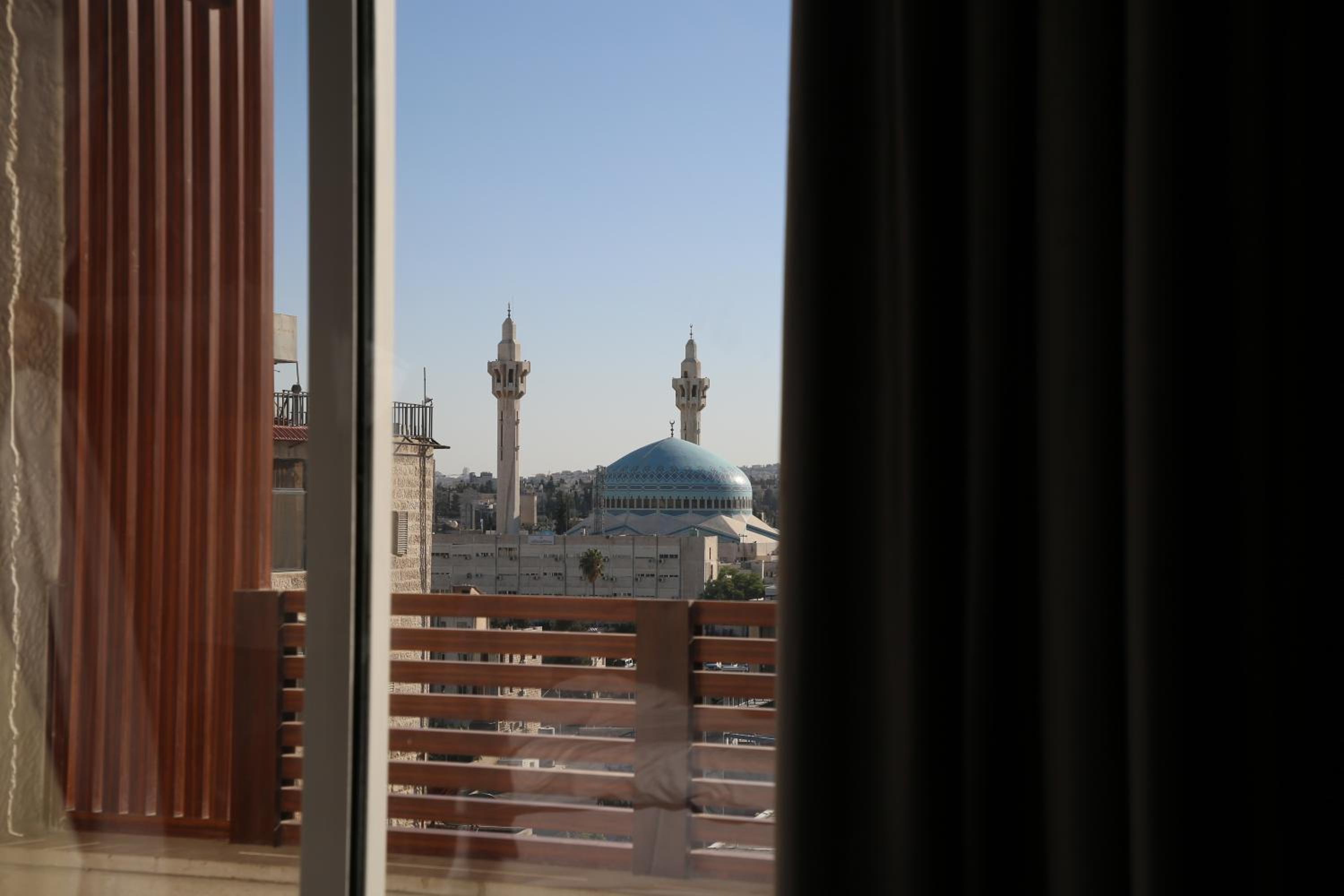 Deluxe King Room - Photo 12