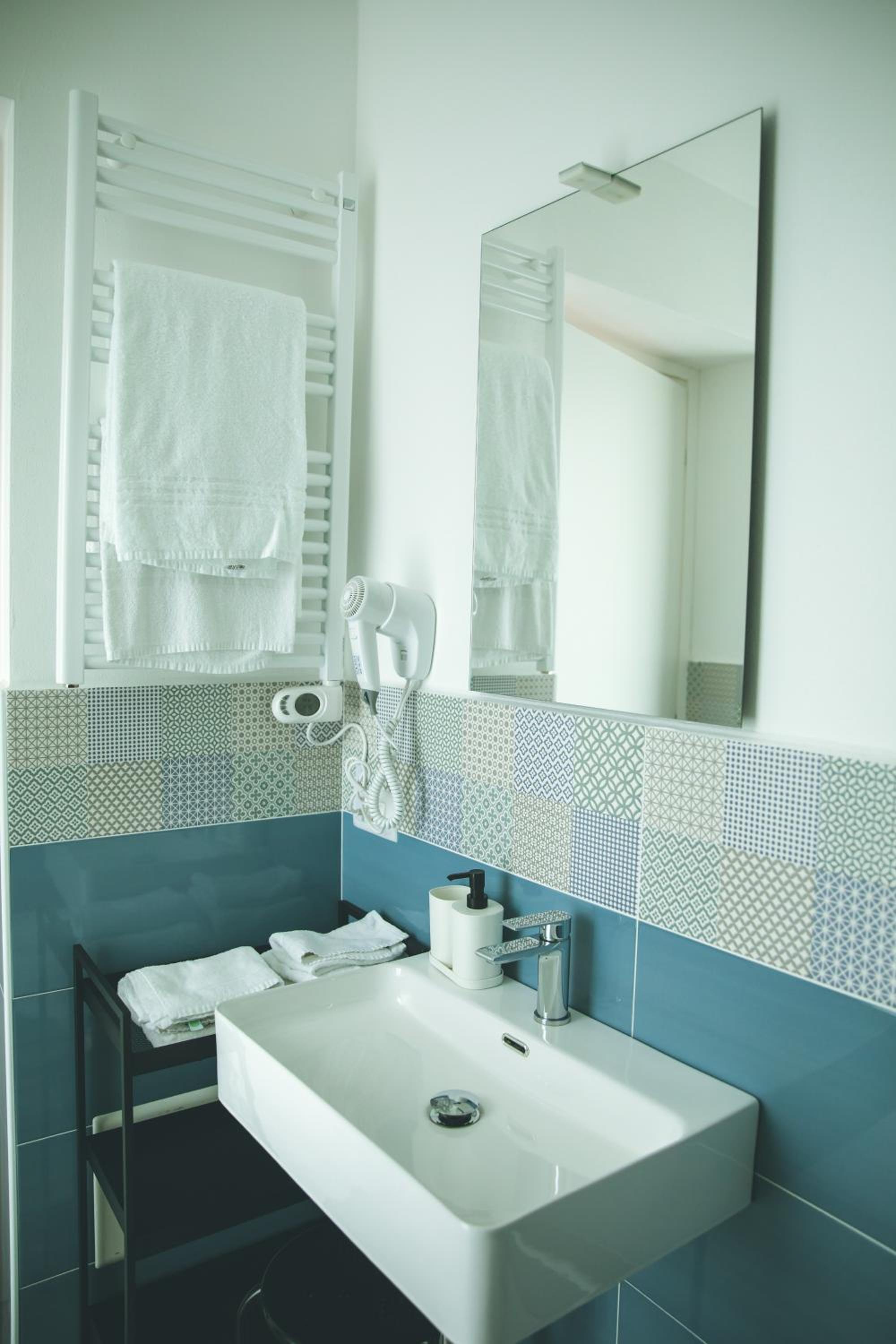 Standard Double or Twin Room photo 2