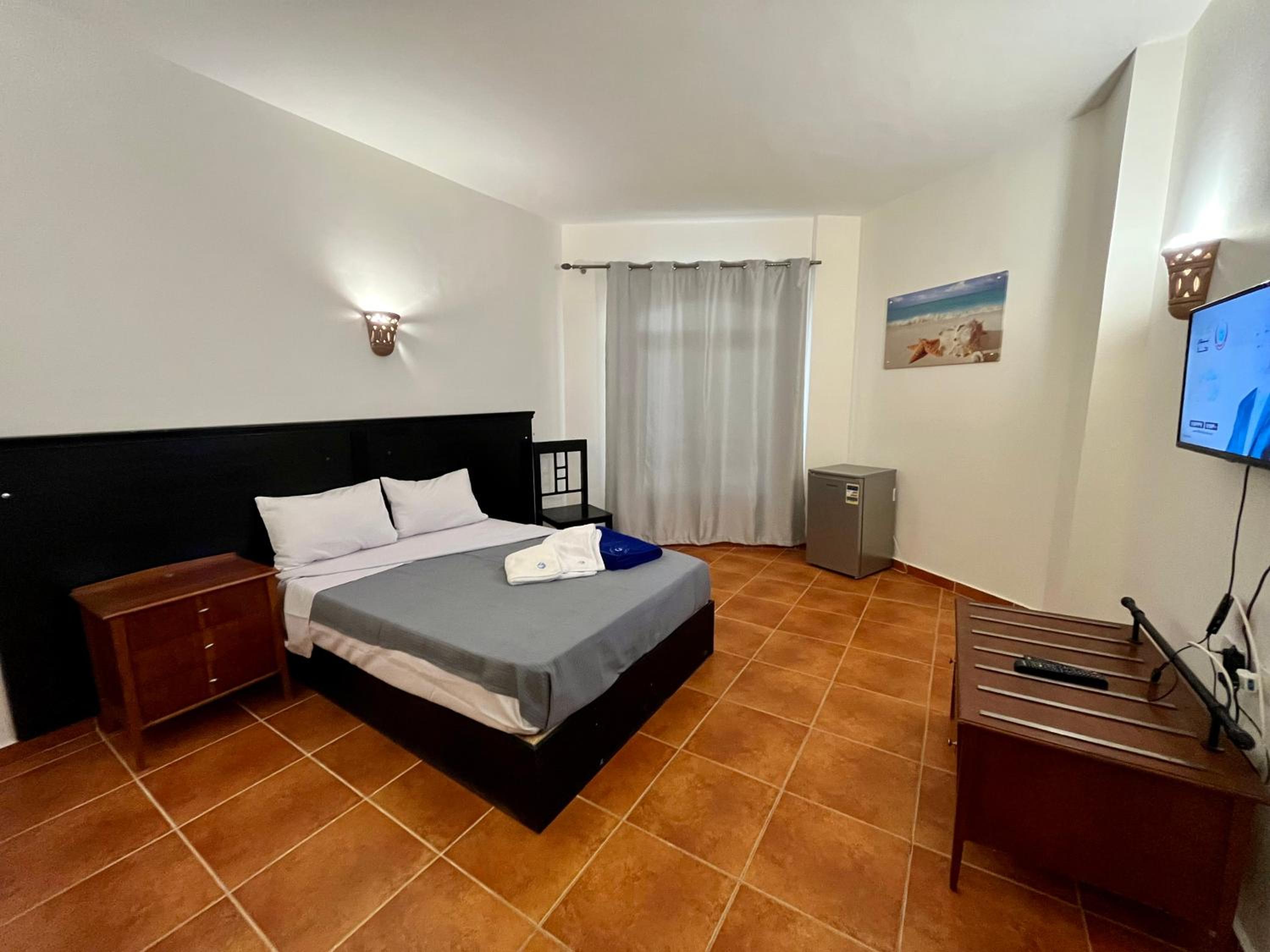 Single Room With Private Bathroom photo 3