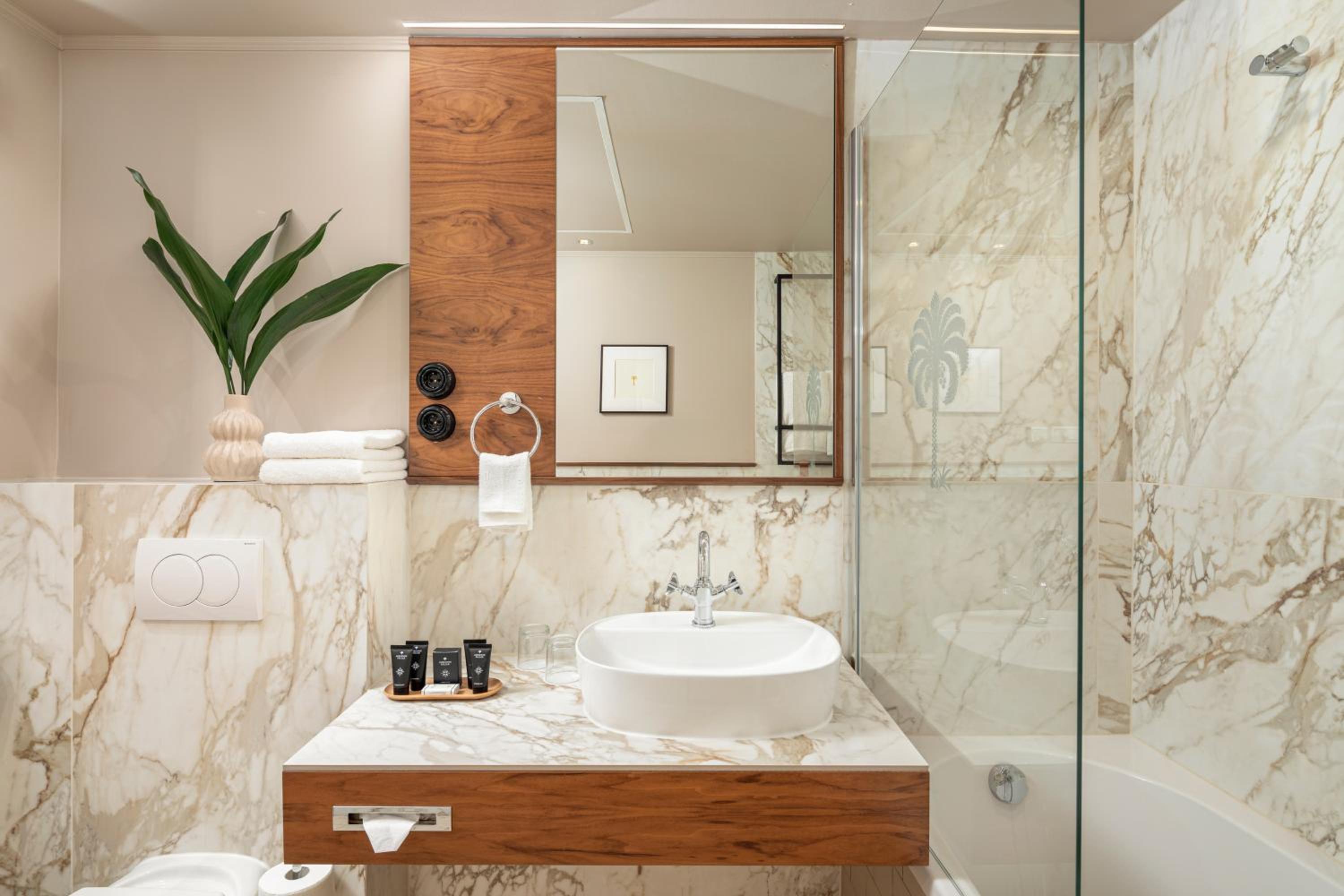 Junior Suite - Photo 11