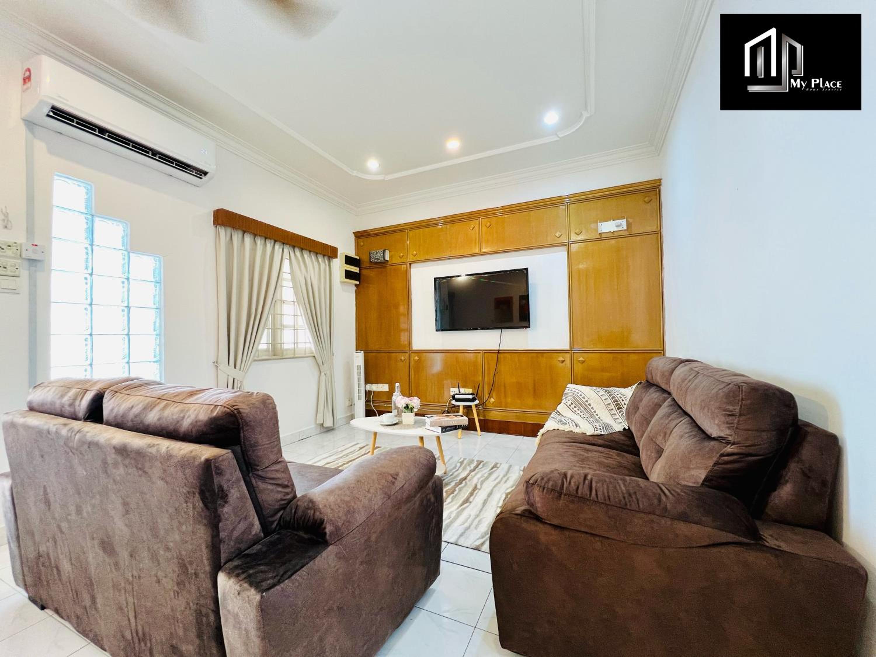 Four-Bedroom House - Photo 21