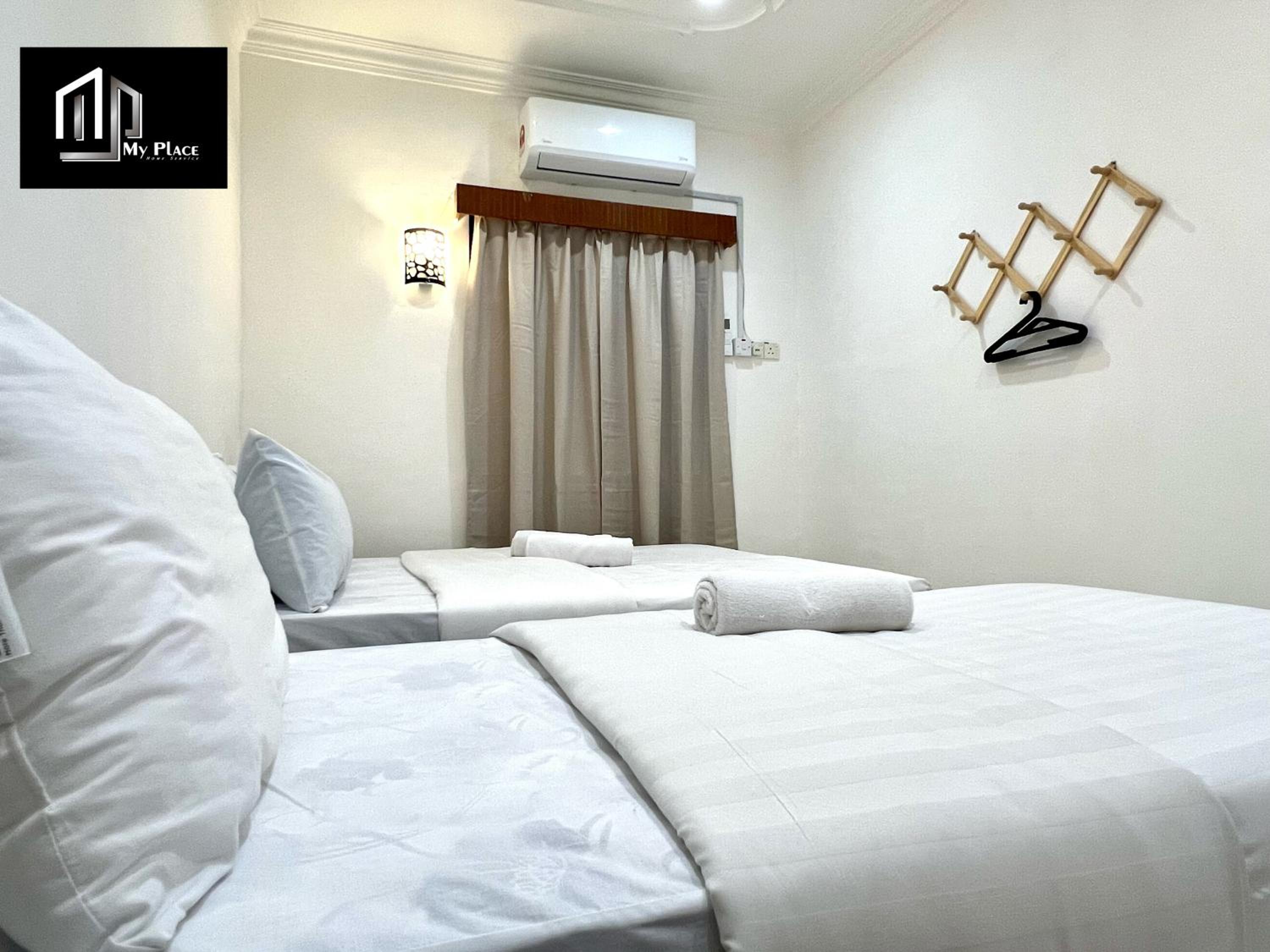 Four-Bedroom House - Photo 22