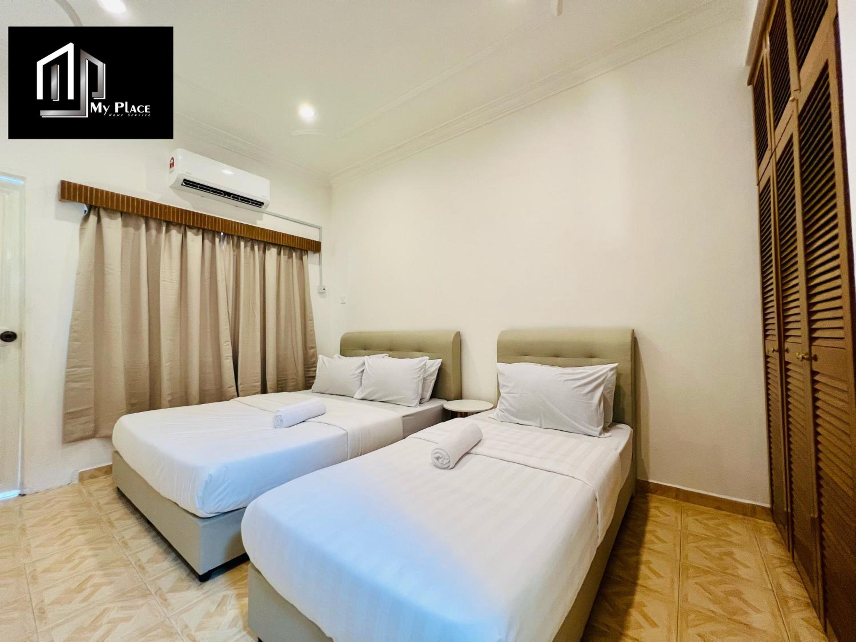 Four-Bedroom House - Photo 29