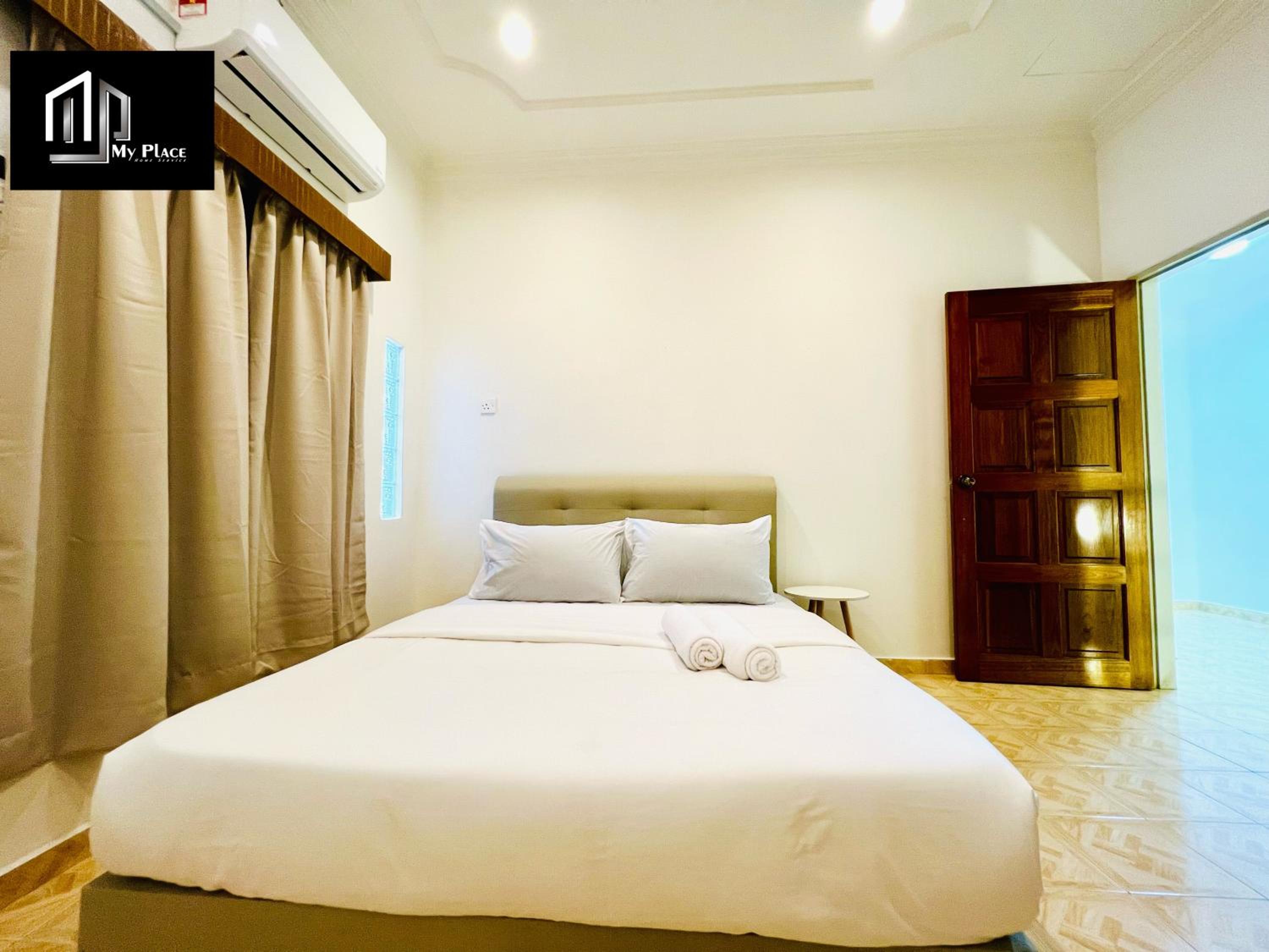 Four-Bedroom House - Photo 40