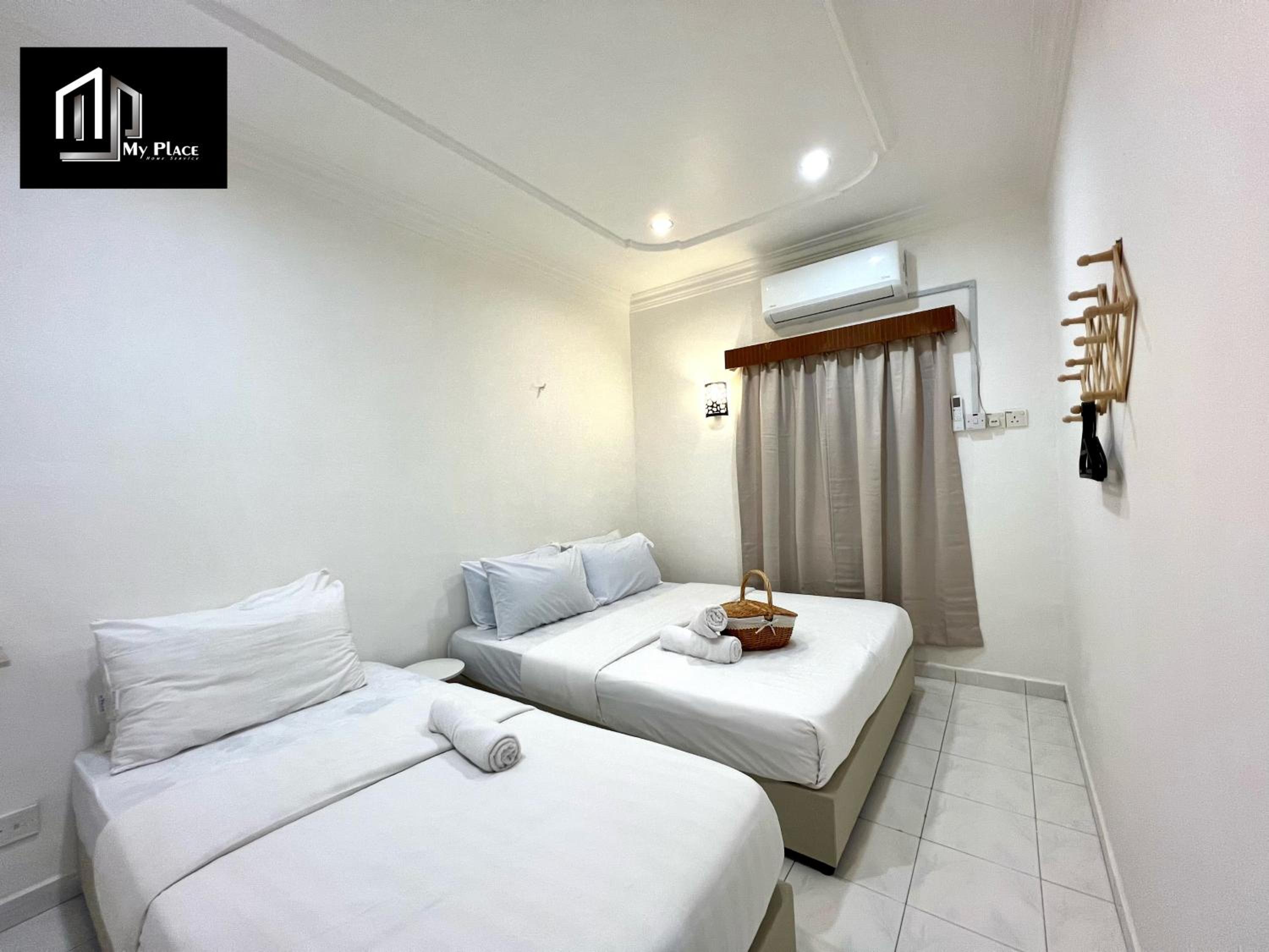 Four-Bedroom House - Photo 4
