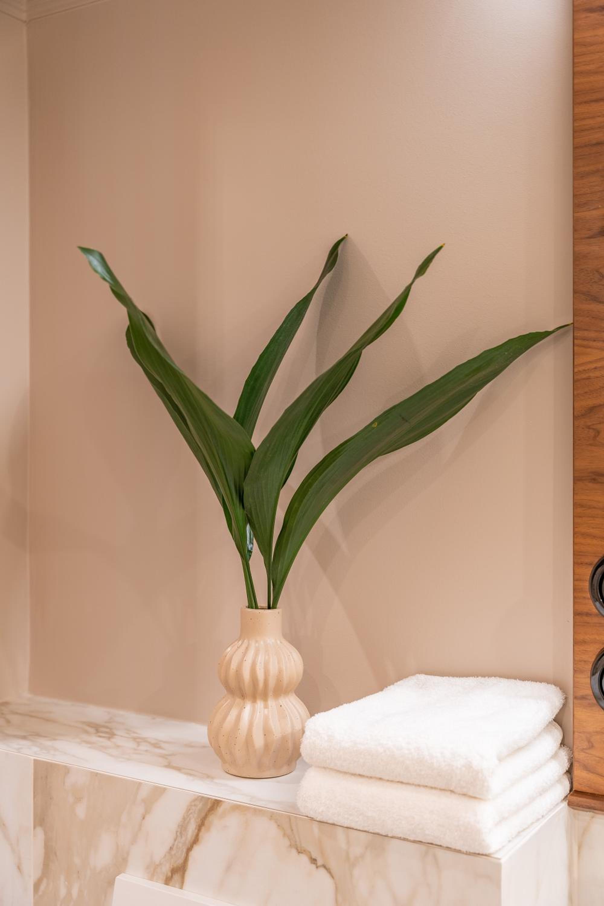 Two Bedroom Family Suite - Photo 11