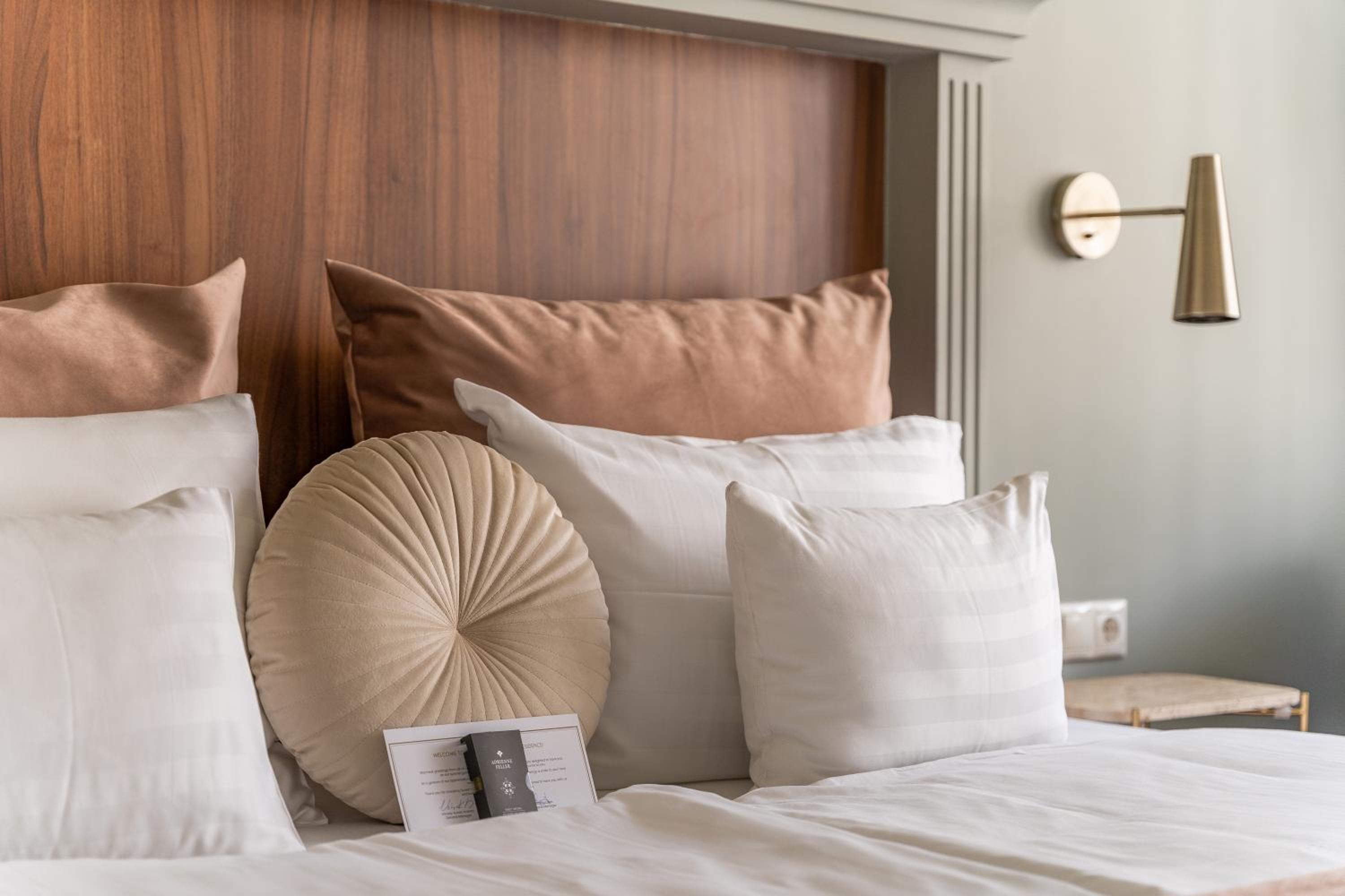Superior King Suite - Photo 9