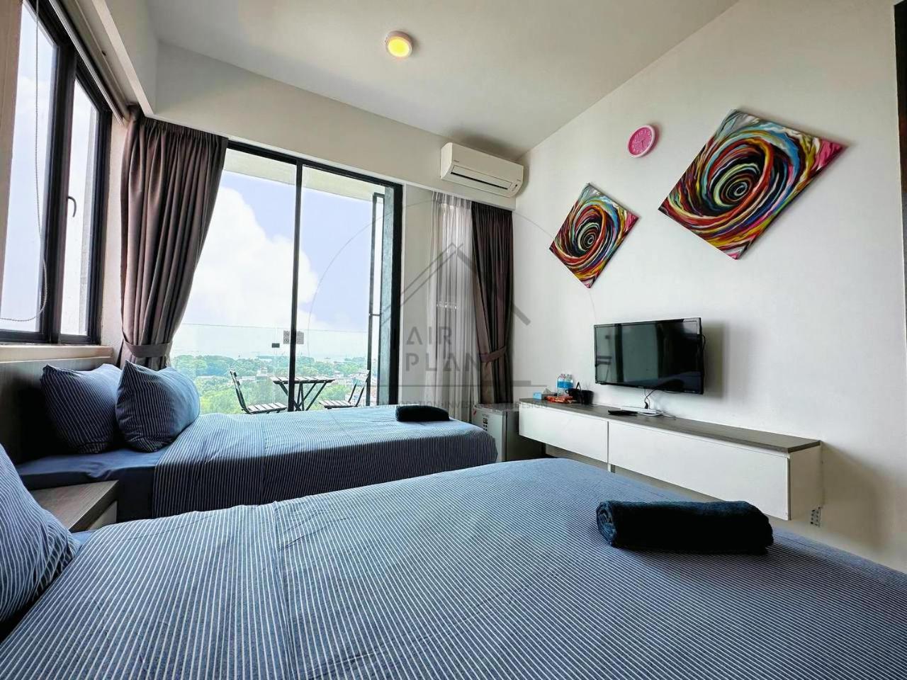 Studio Apartment - Photo 1