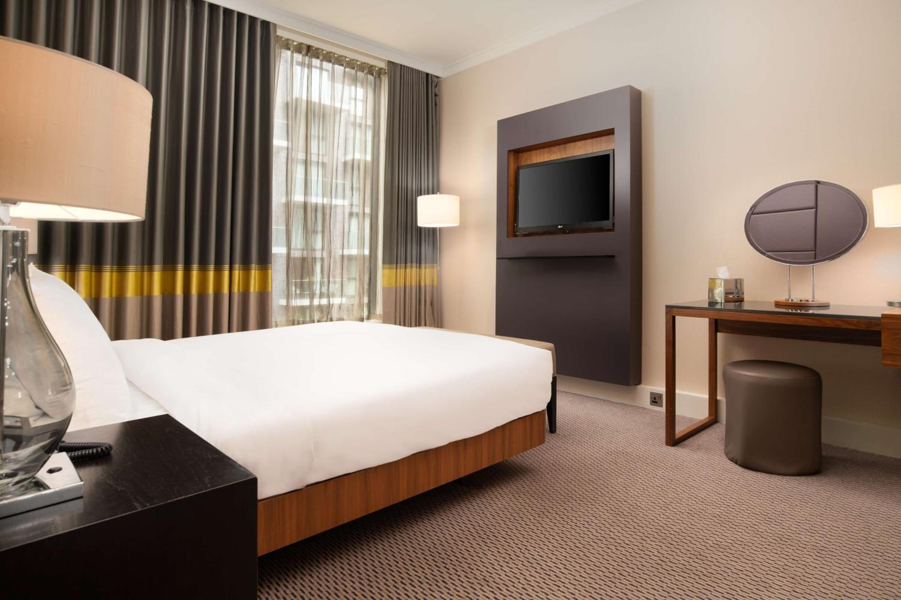 Corner King Suite